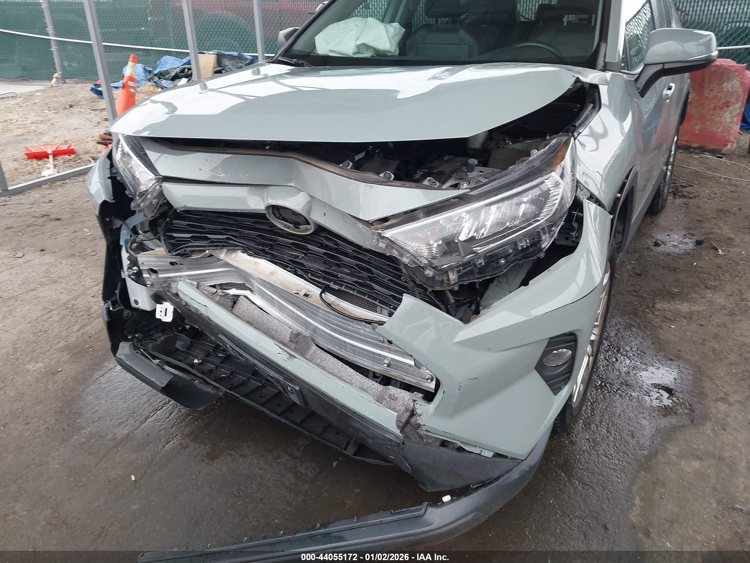 TOYOTA RAV4 image 6