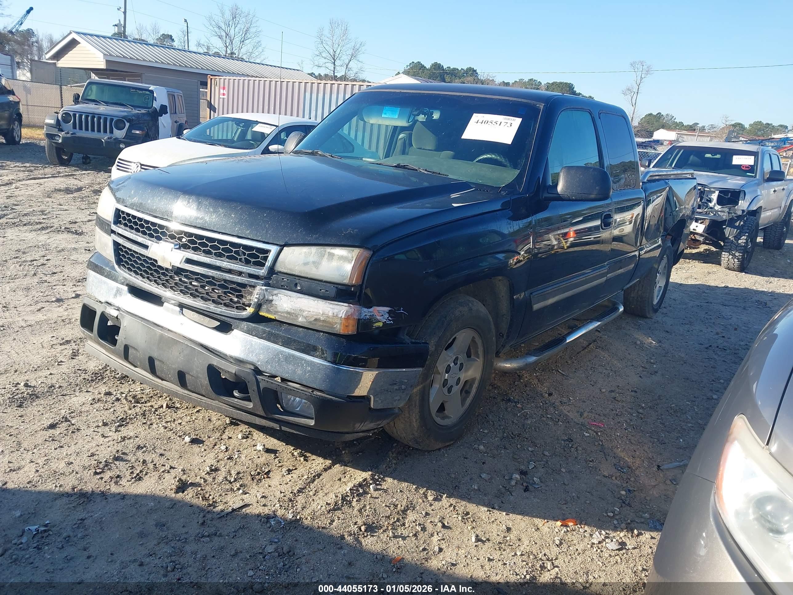 CHEVROLET SILVERADO image 2