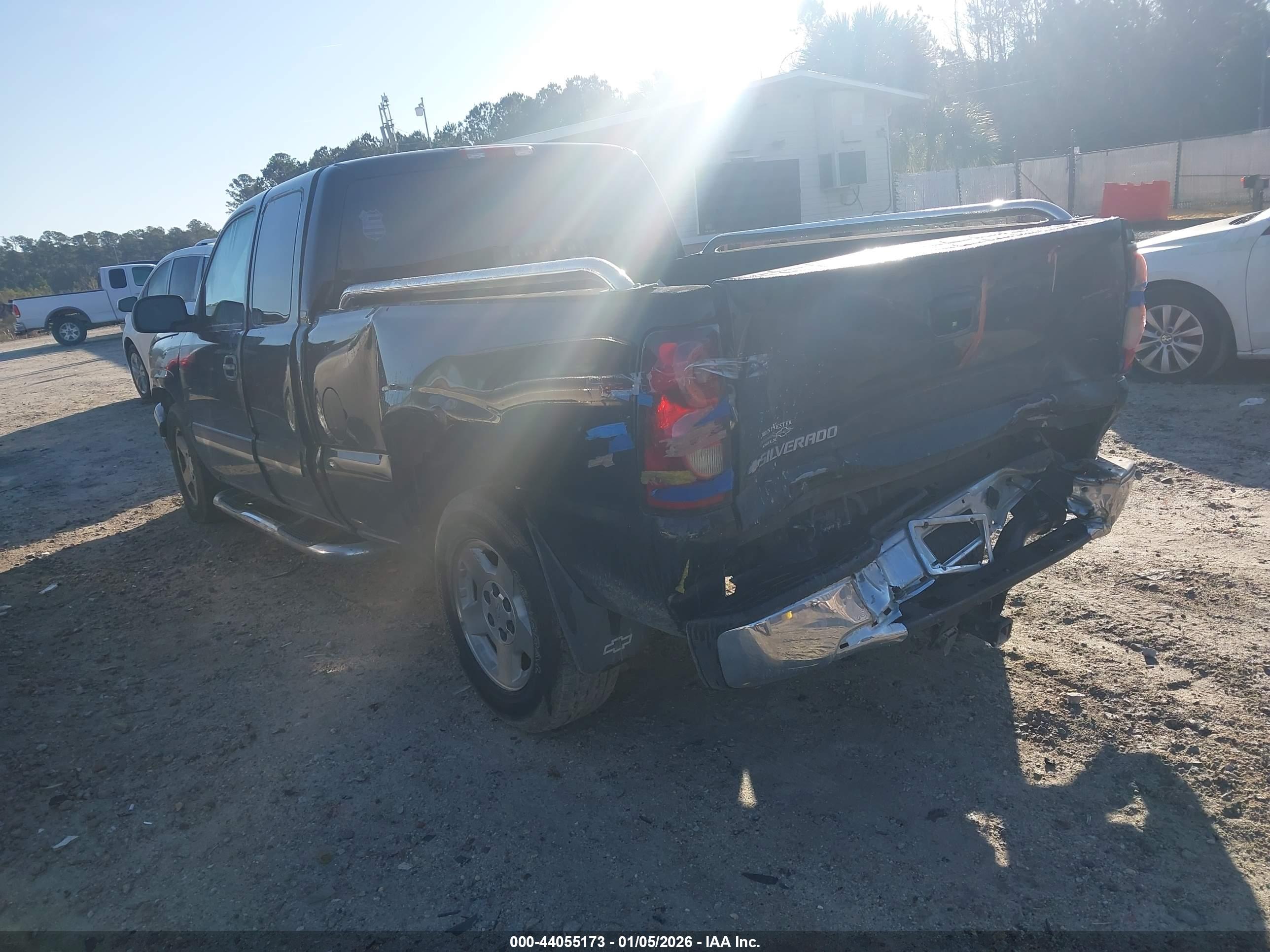 CHEVROLET SILVERADO image 3