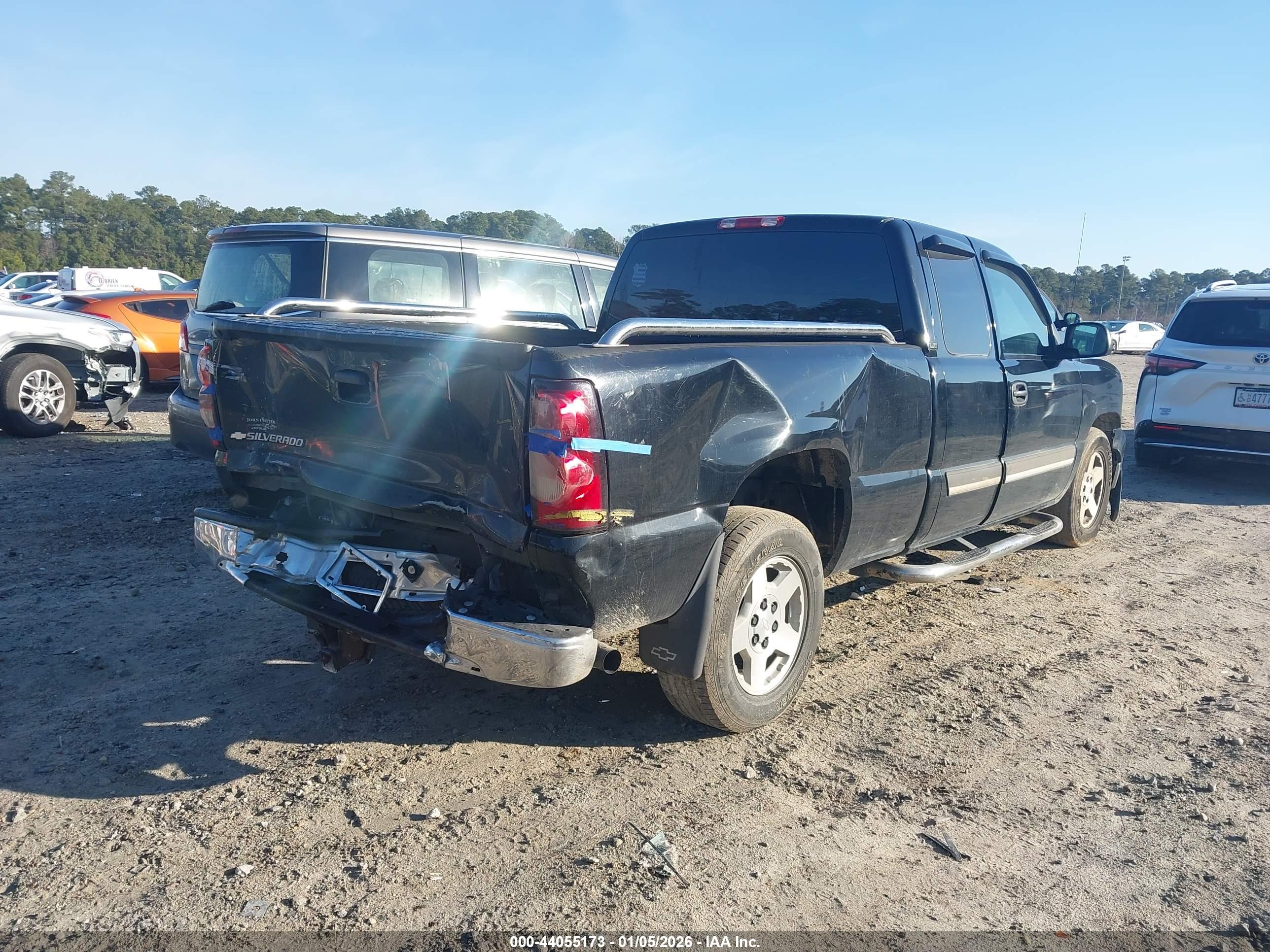 CHEVROLET SILVERADO image 4