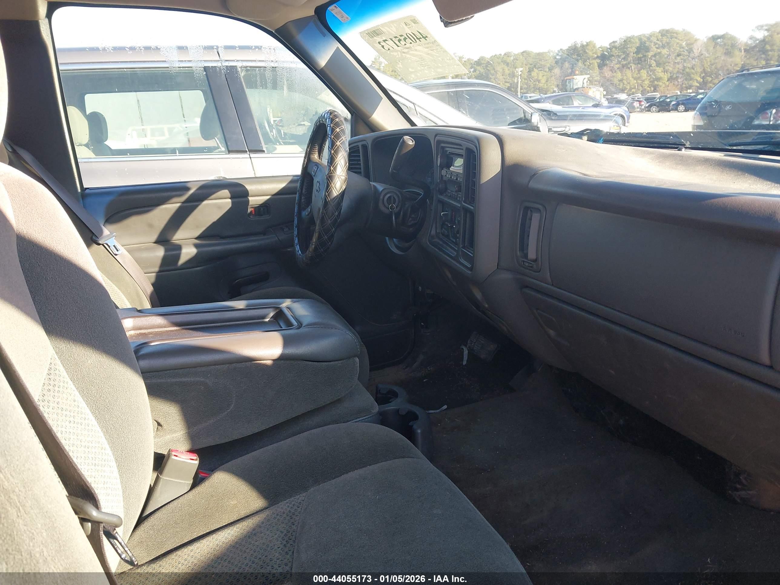 CHEVROLET SILVERADO image 5