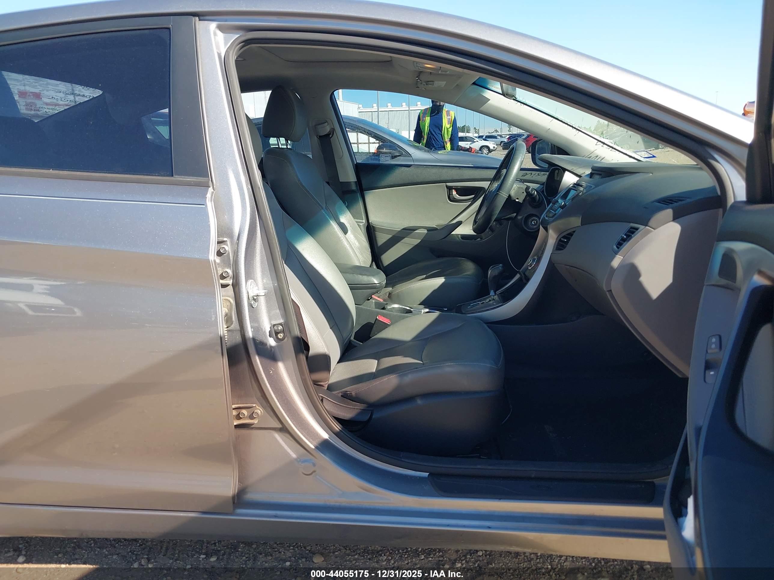 HYUNDAI ELANTRA image 5