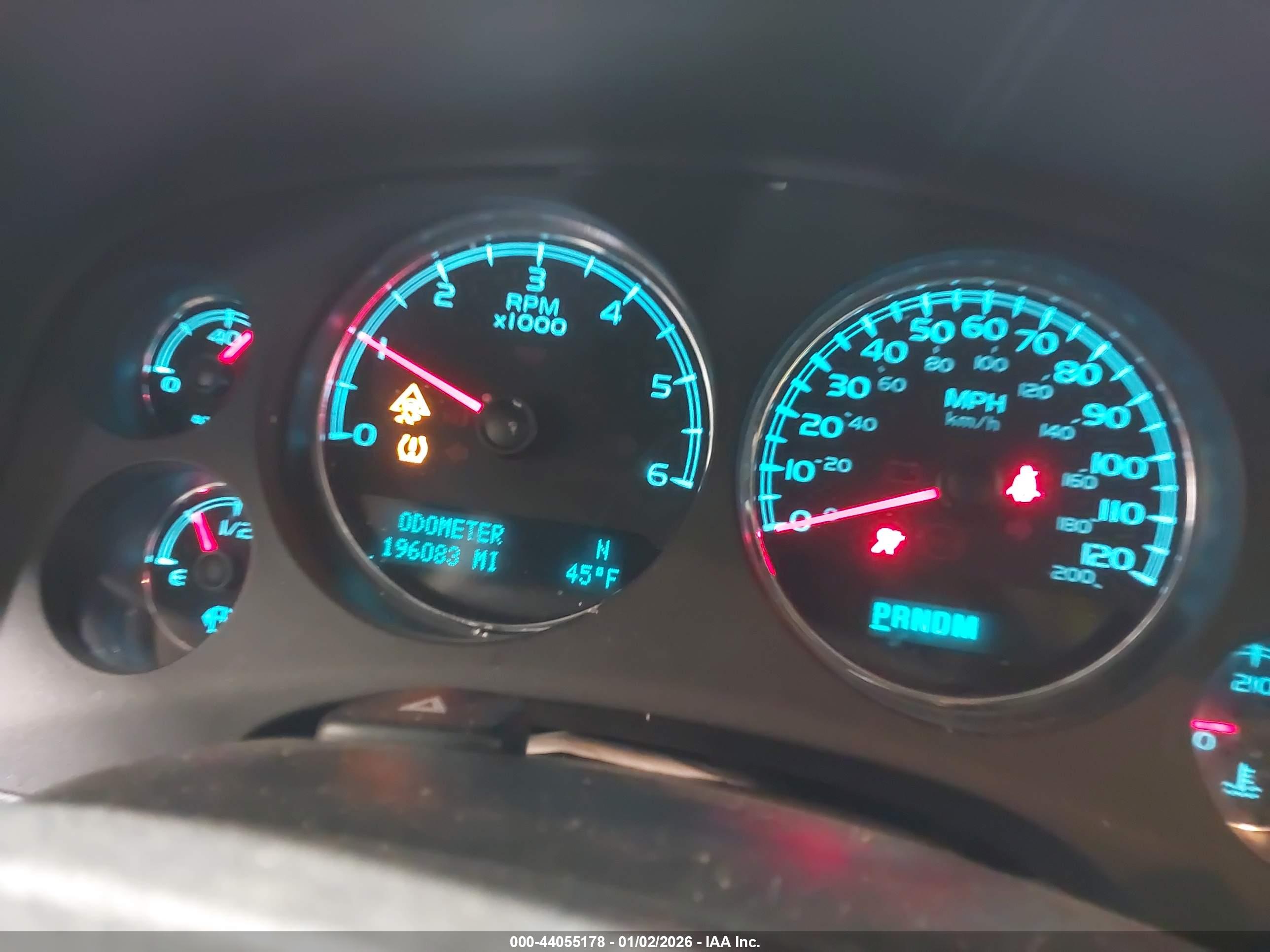 CHEVROLET SUBURBAN image 7