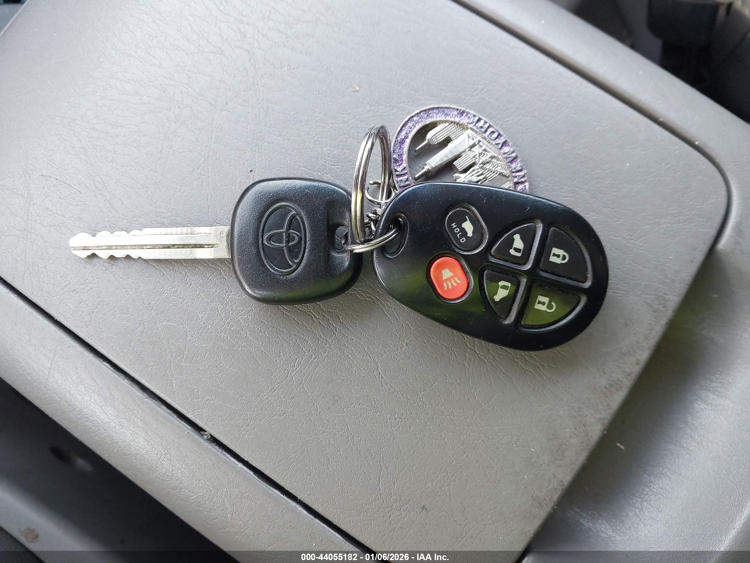 TOYOTA SIENNA image 11