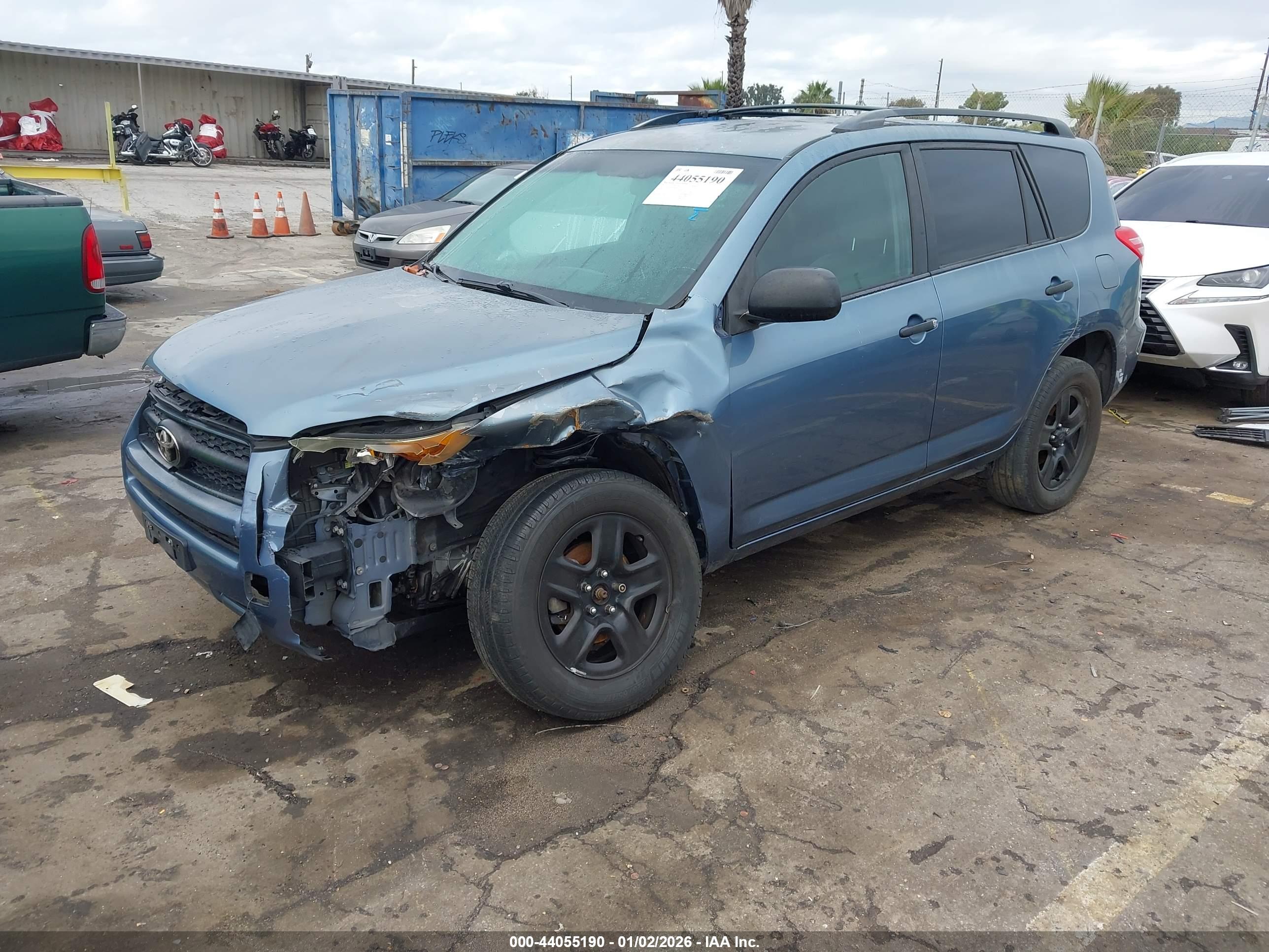 TOYOTA RAV4 image 2