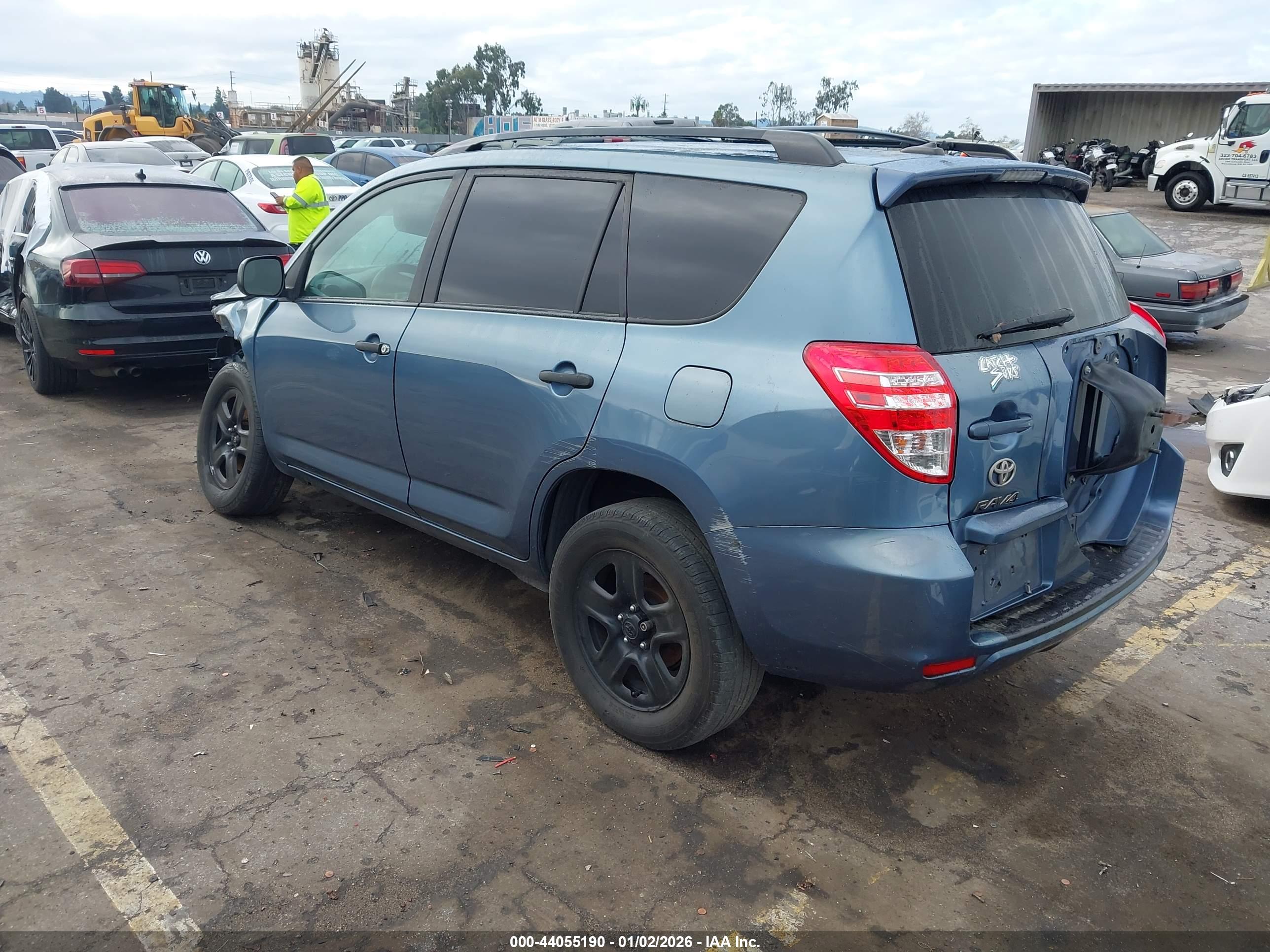 TOYOTA RAV4 image 3