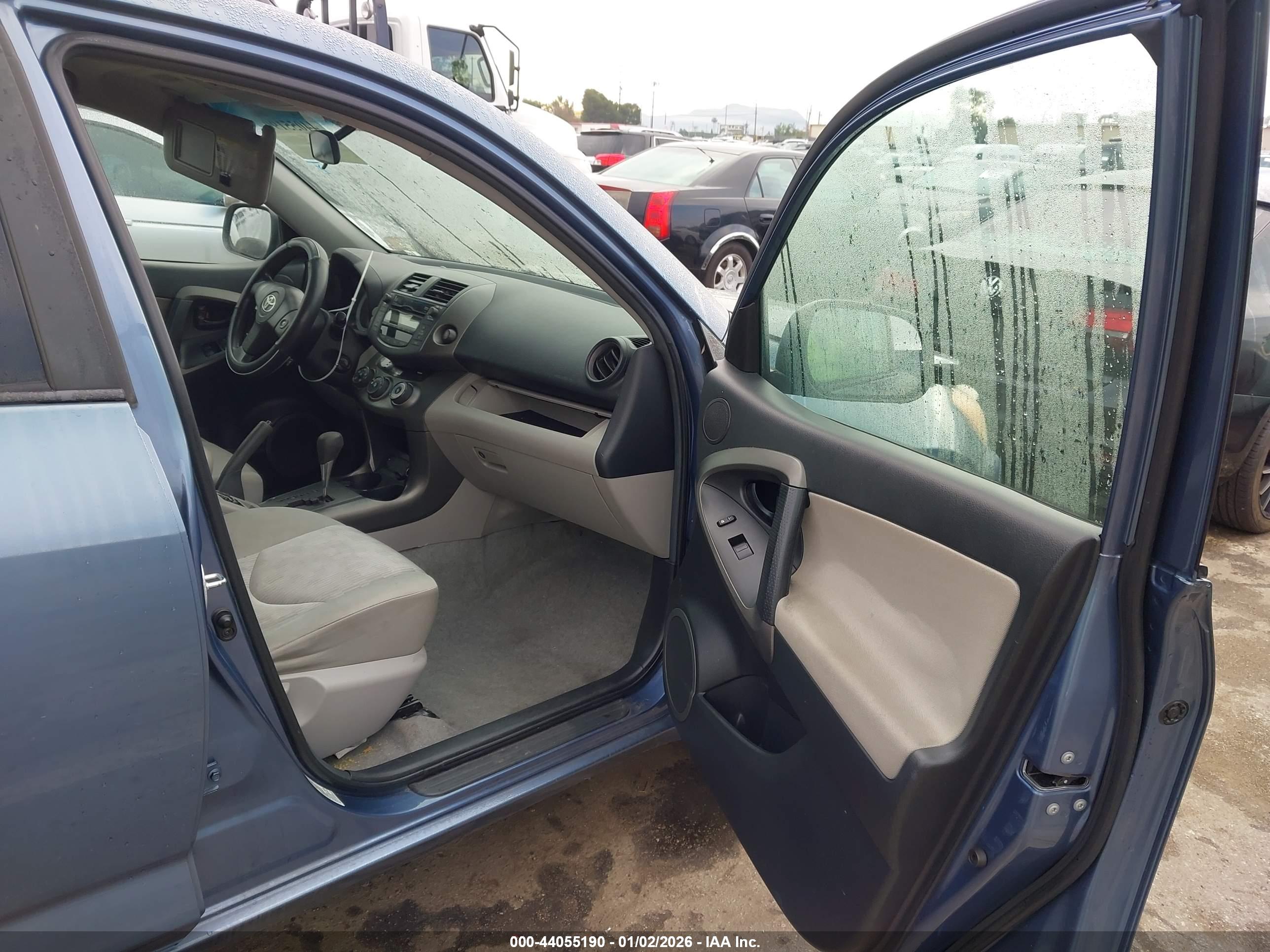 TOYOTA RAV4 image 5