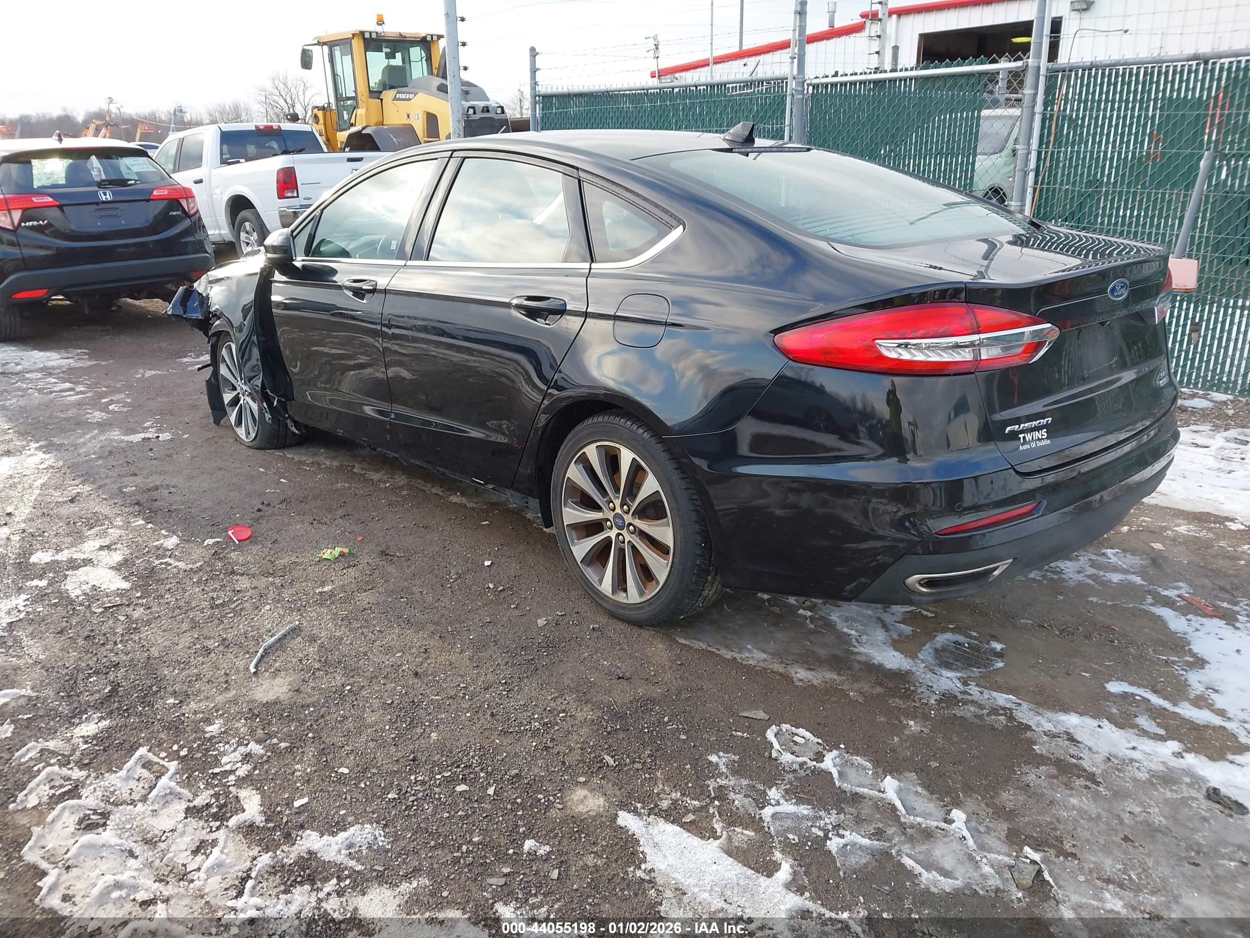 FORD FUSION image 3