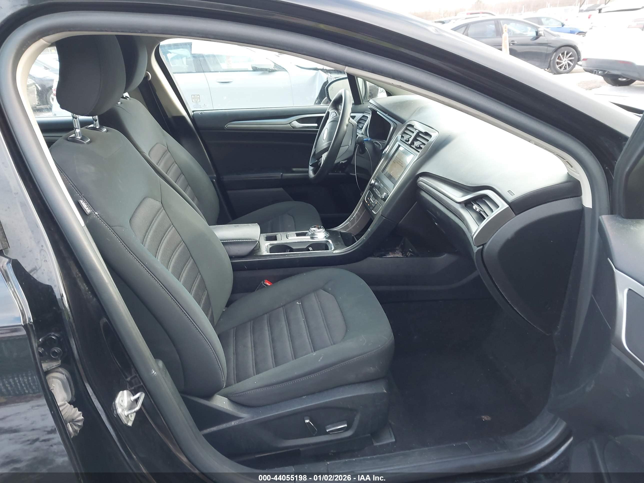 FORD FUSION image 5