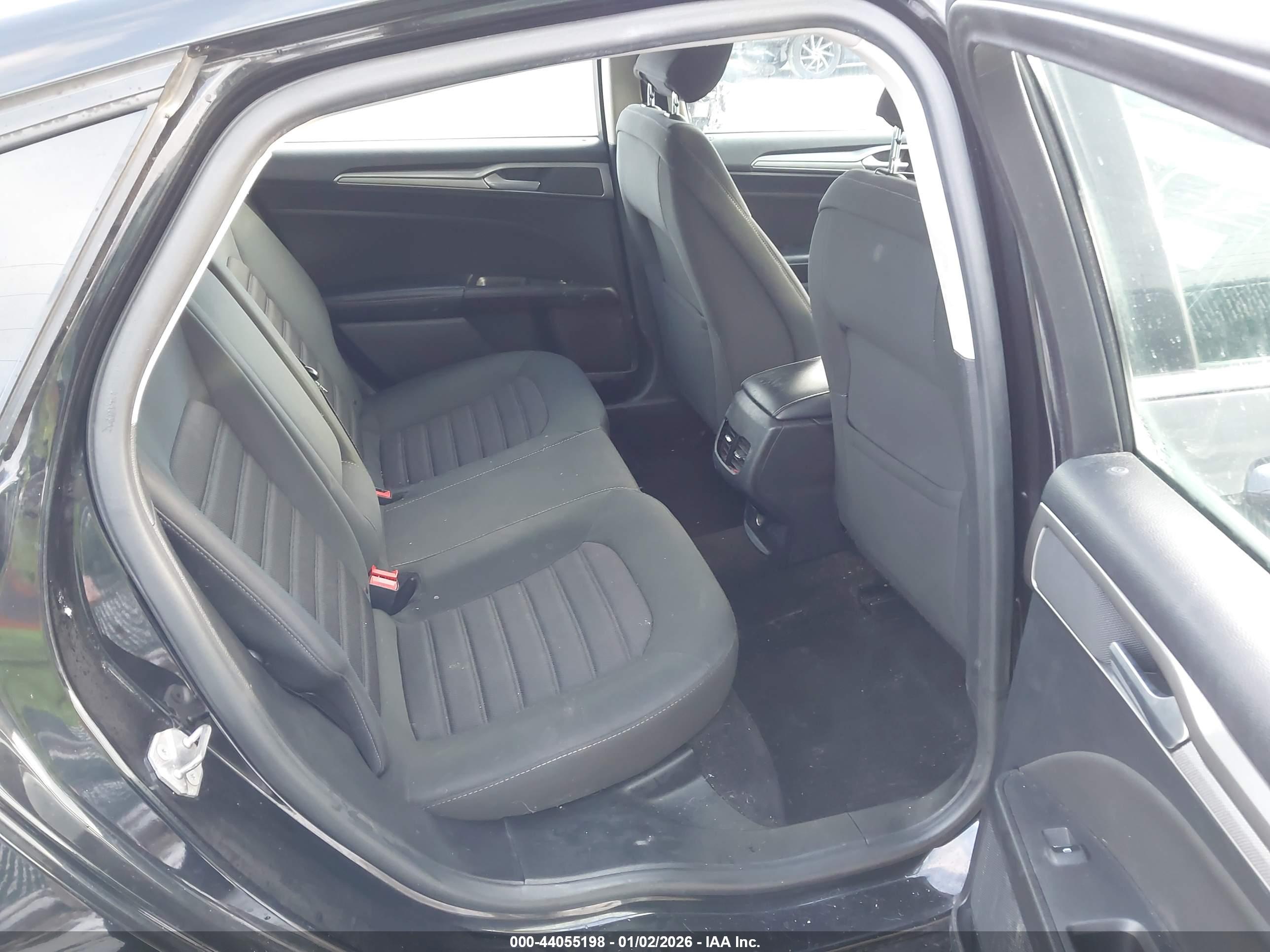 FORD FUSION image 8