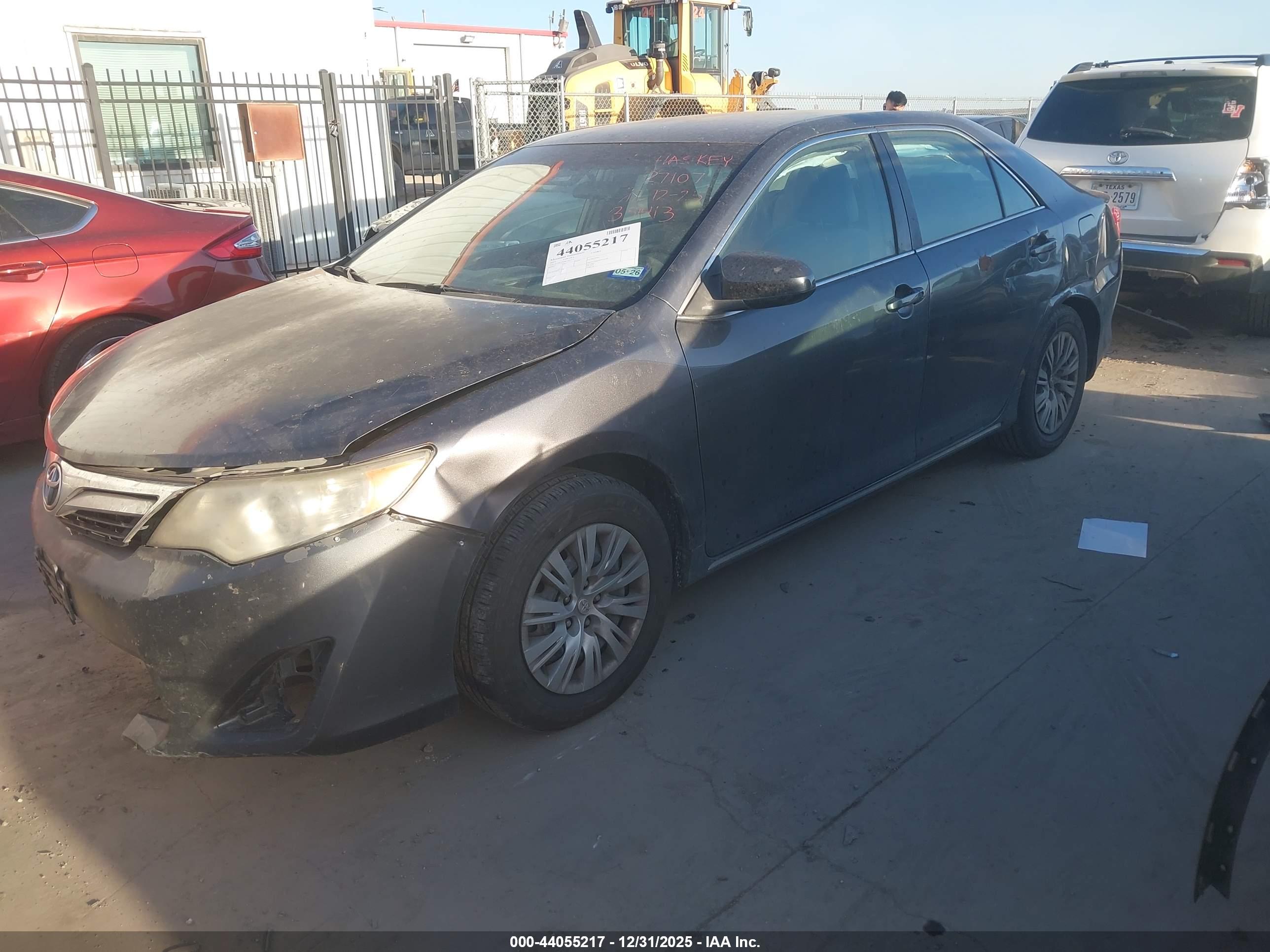 TOYOTA CAMRY image 2