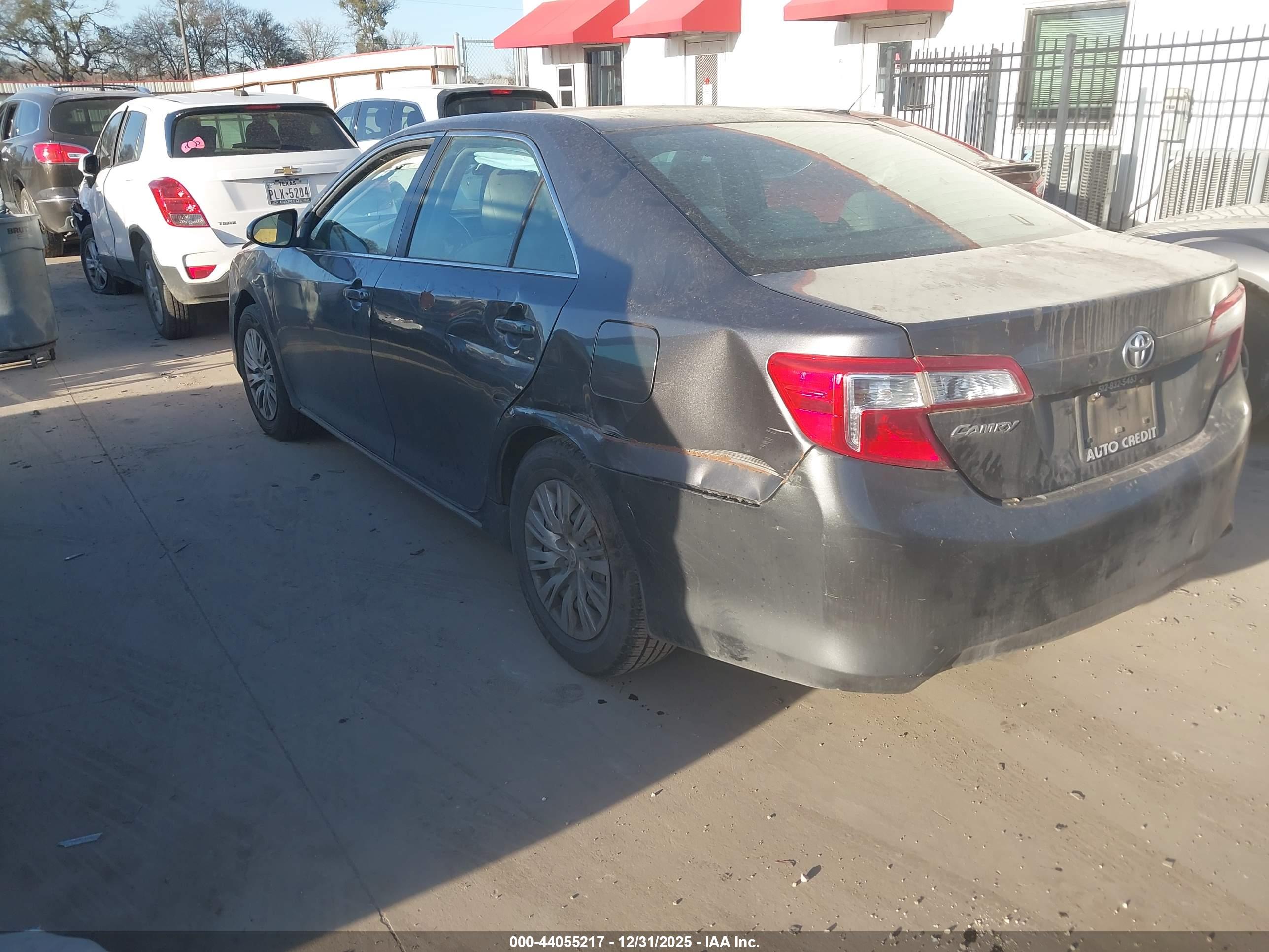 TOYOTA CAMRY image 3