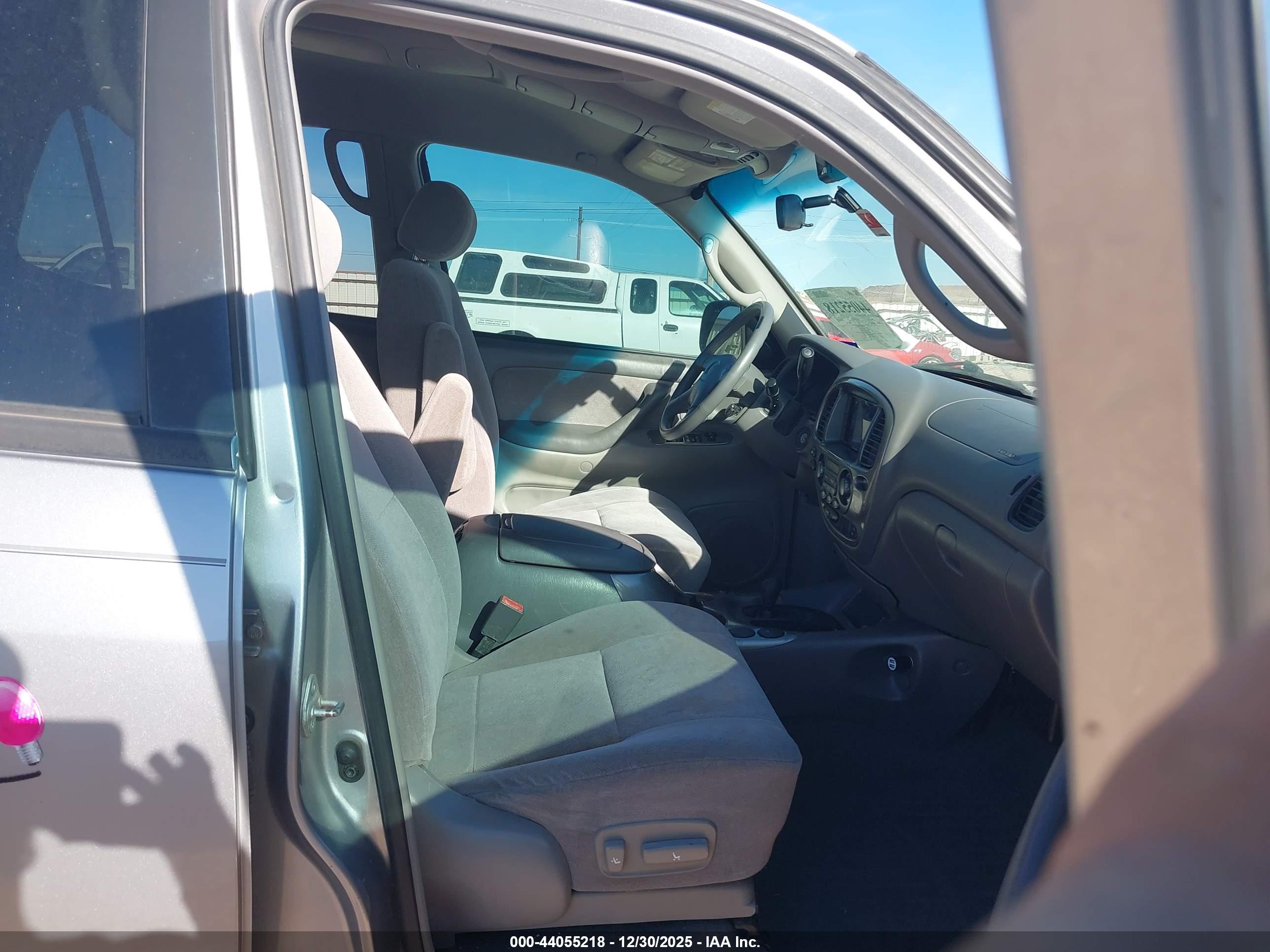 TOYOTA SEQUOIA image 5