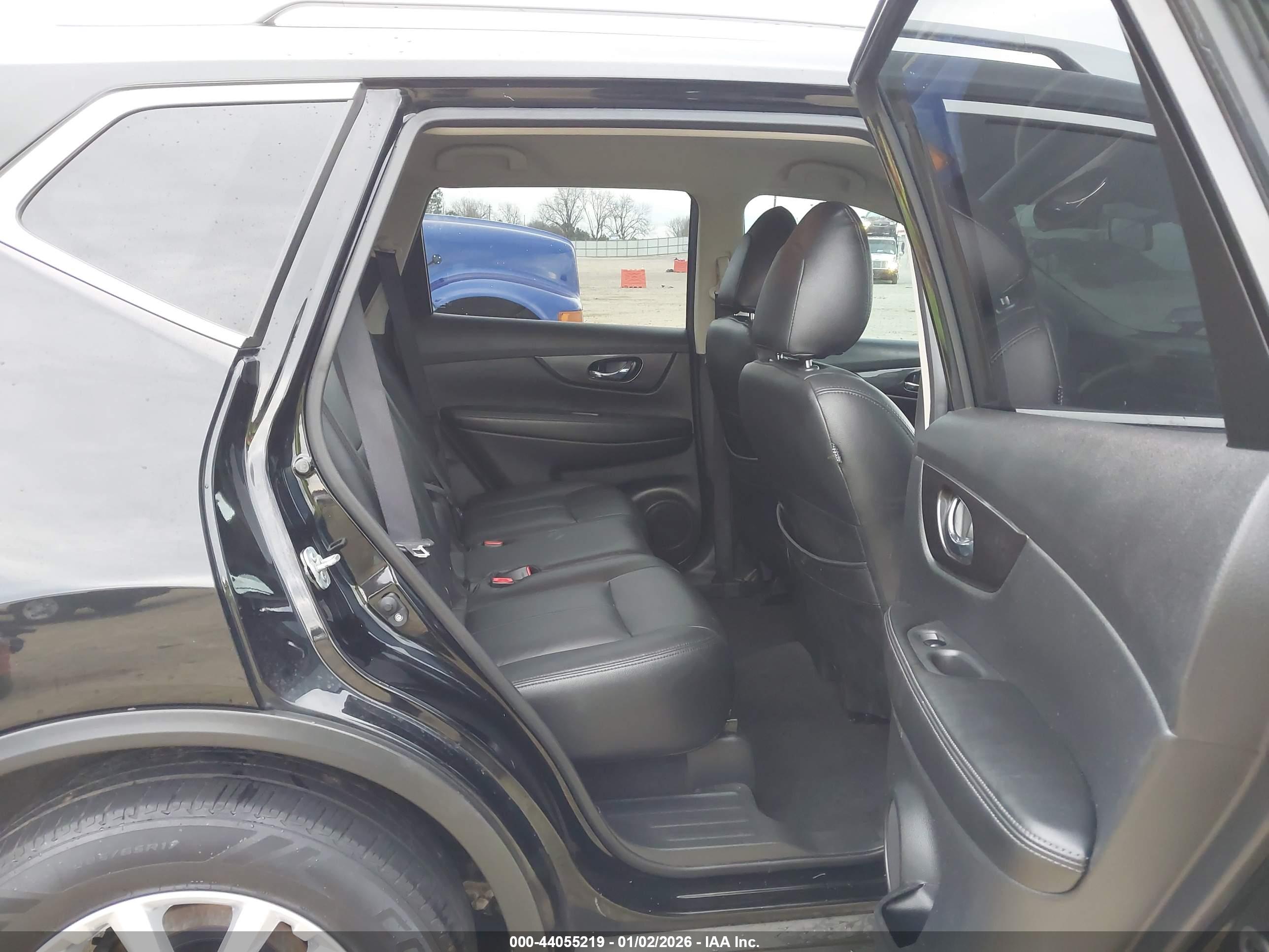 NISSAN ROGUE image 8