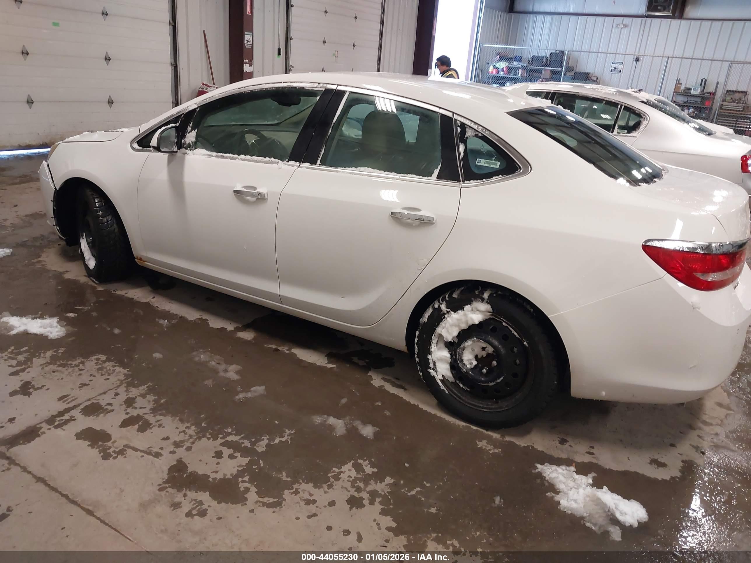 BUICK VERANO image 3