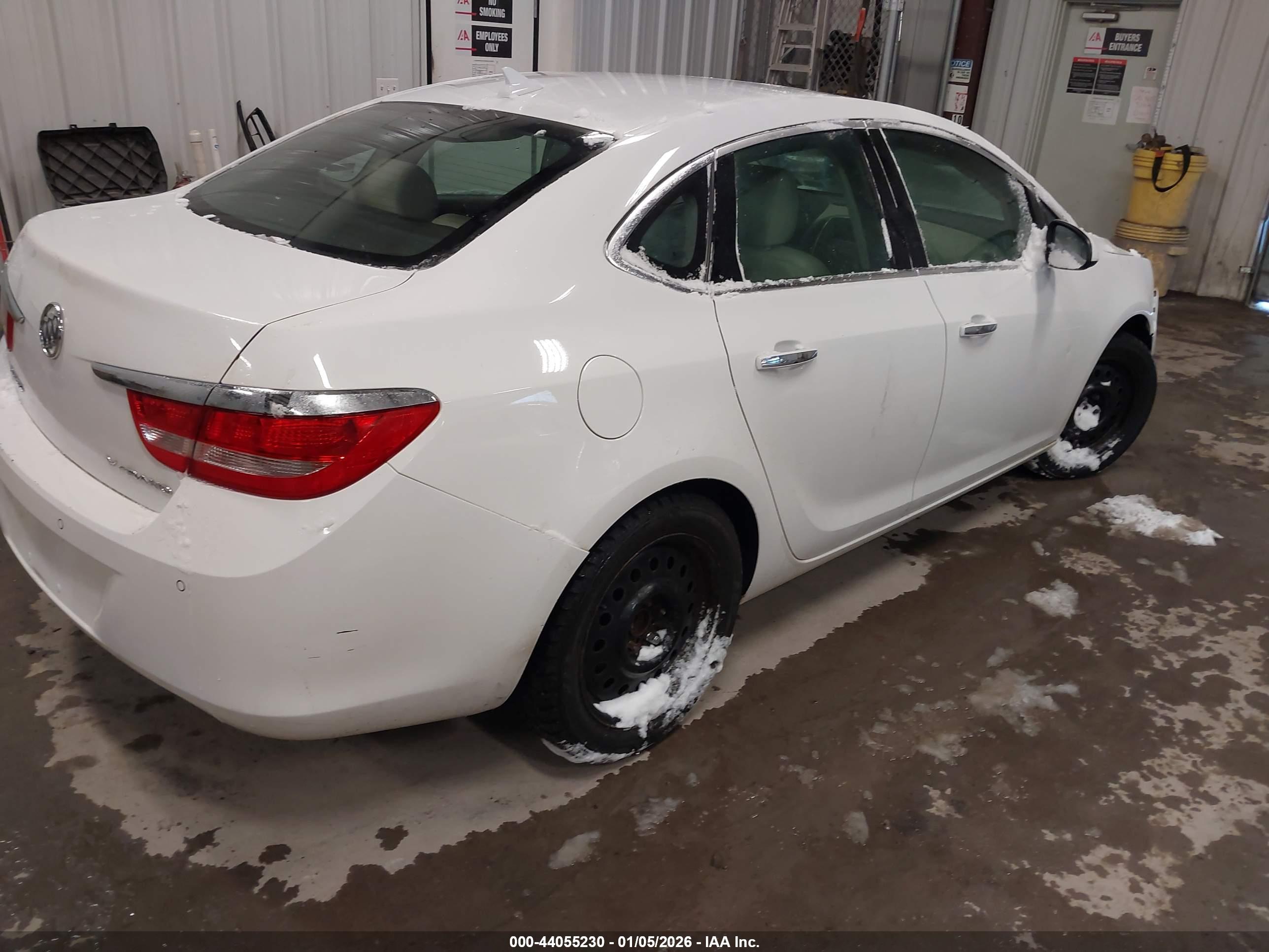 BUICK VERANO image 4