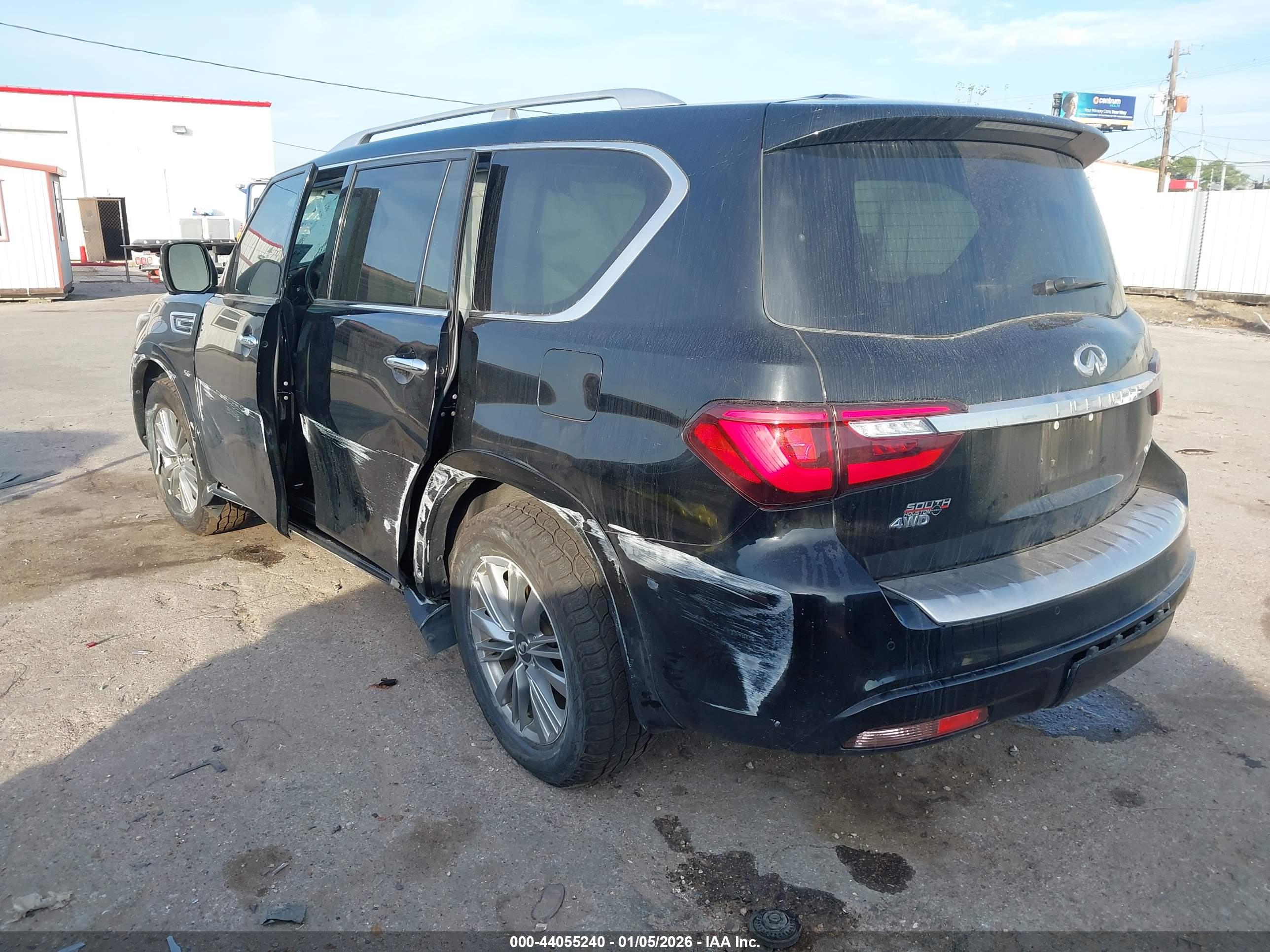 INFINITI QX80 image 3