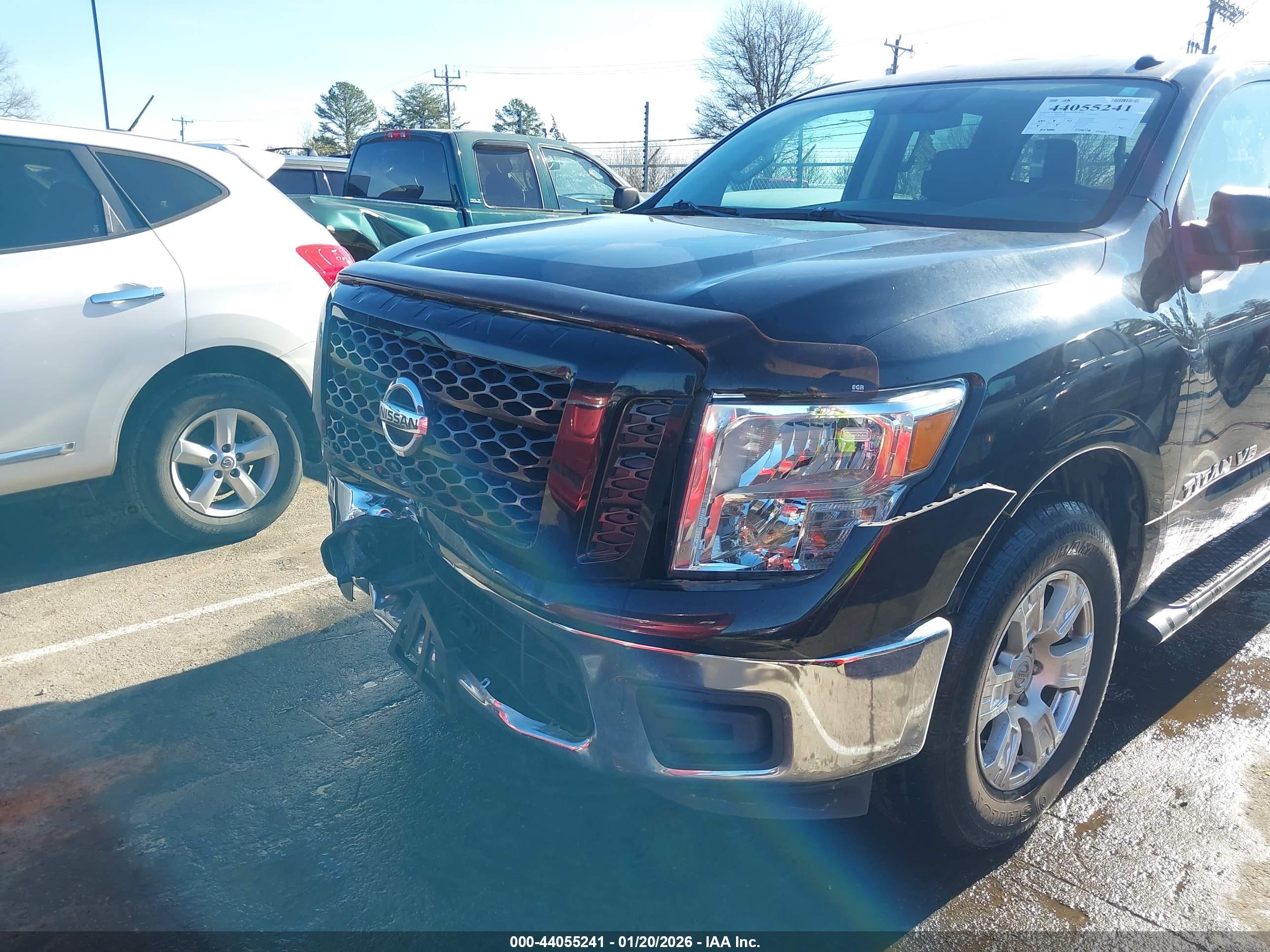 NISSAN TITAN image 6
