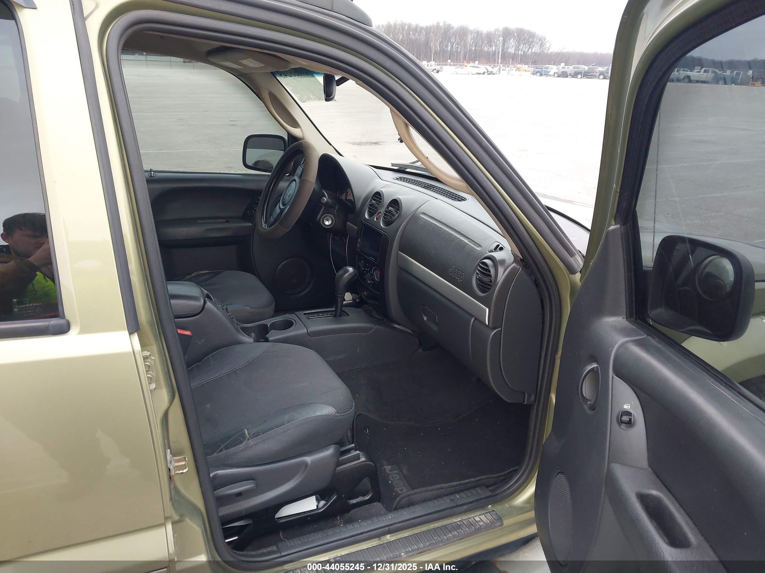 JEEP LIBERTY image 5