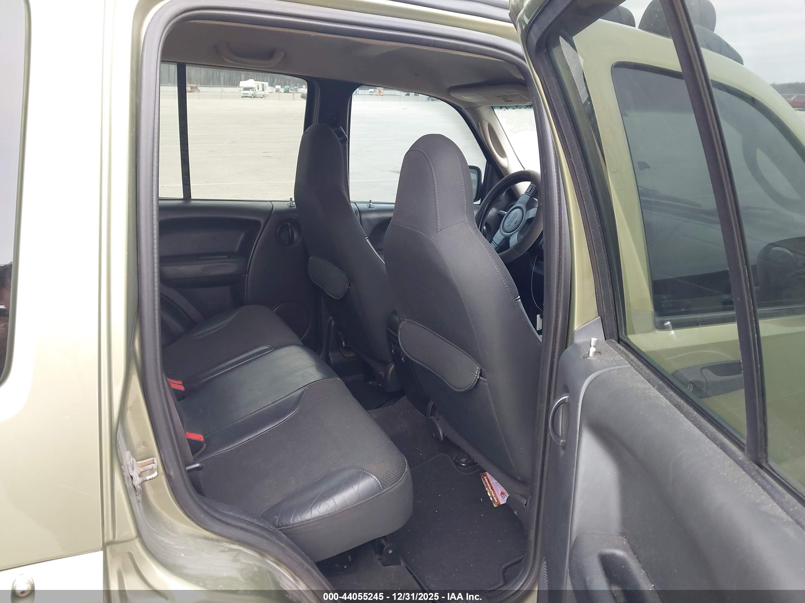 JEEP LIBERTY image 8