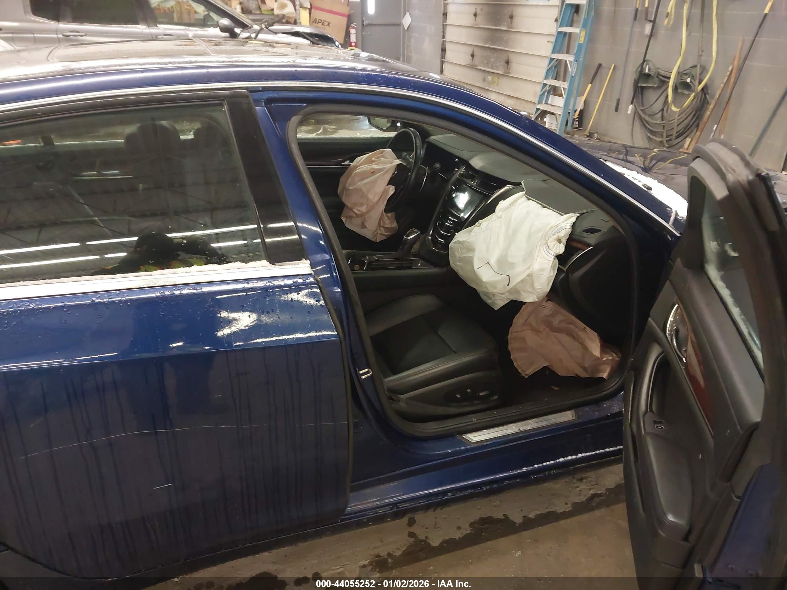 CADILLAC CTS image 5