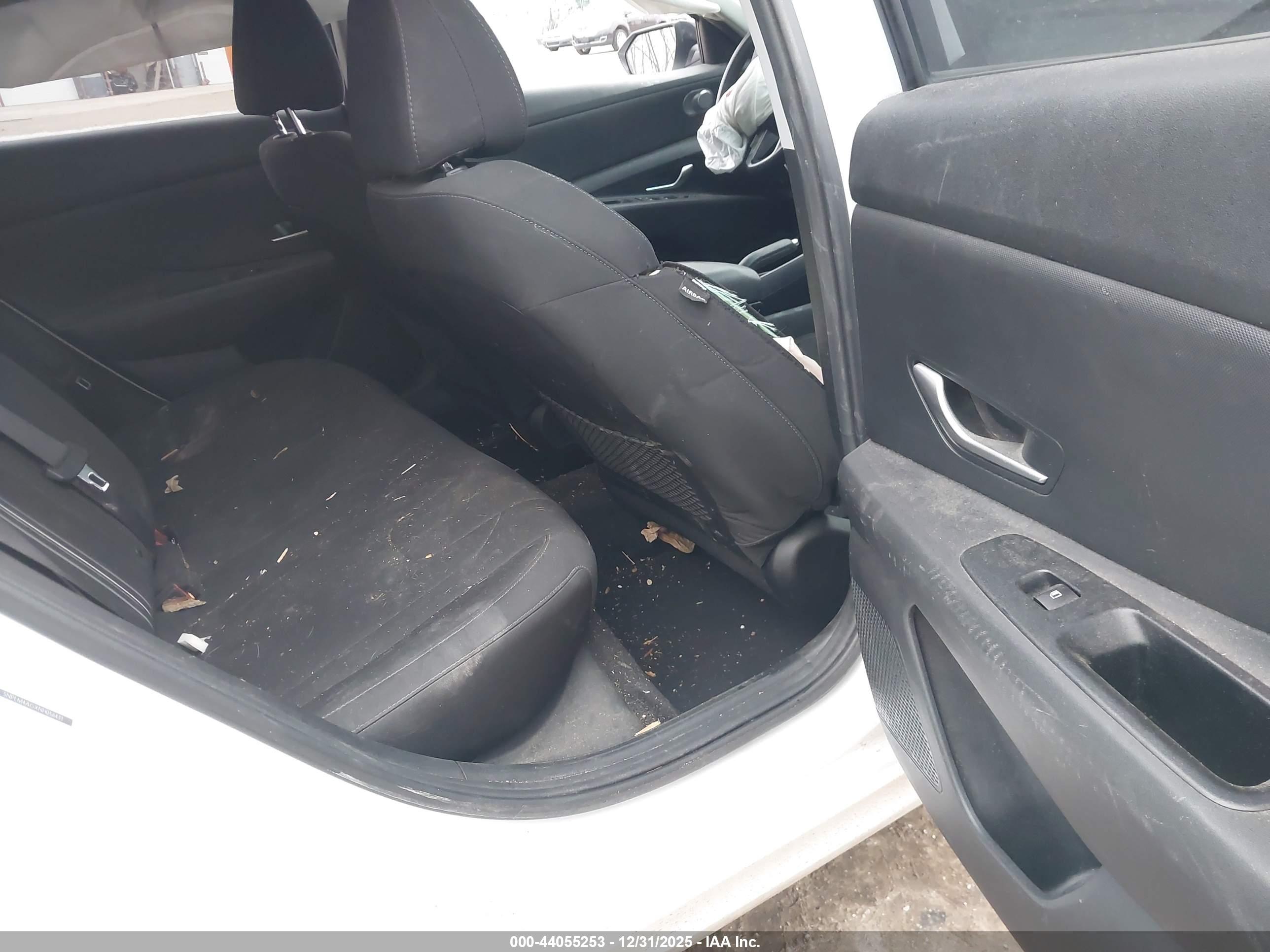 HYUNDAI ELANTRA image 8
