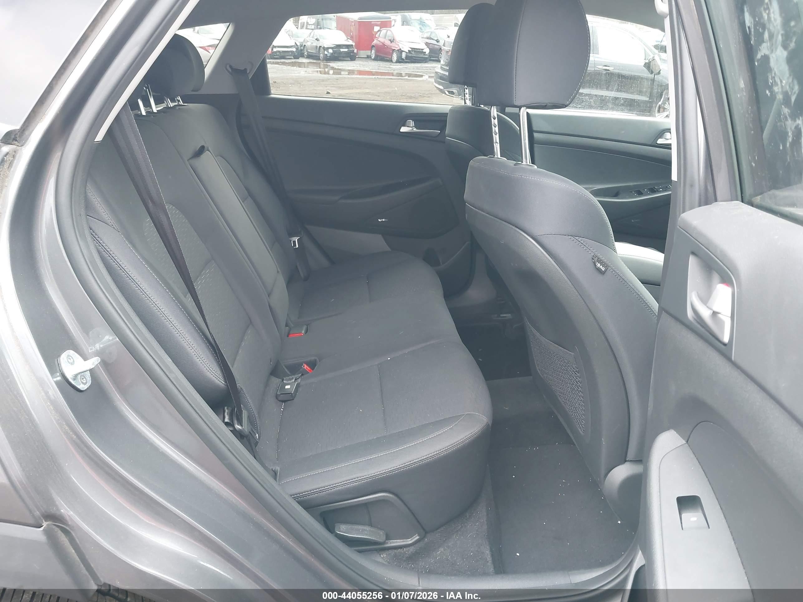 HYUNDAI TUCSON image 8