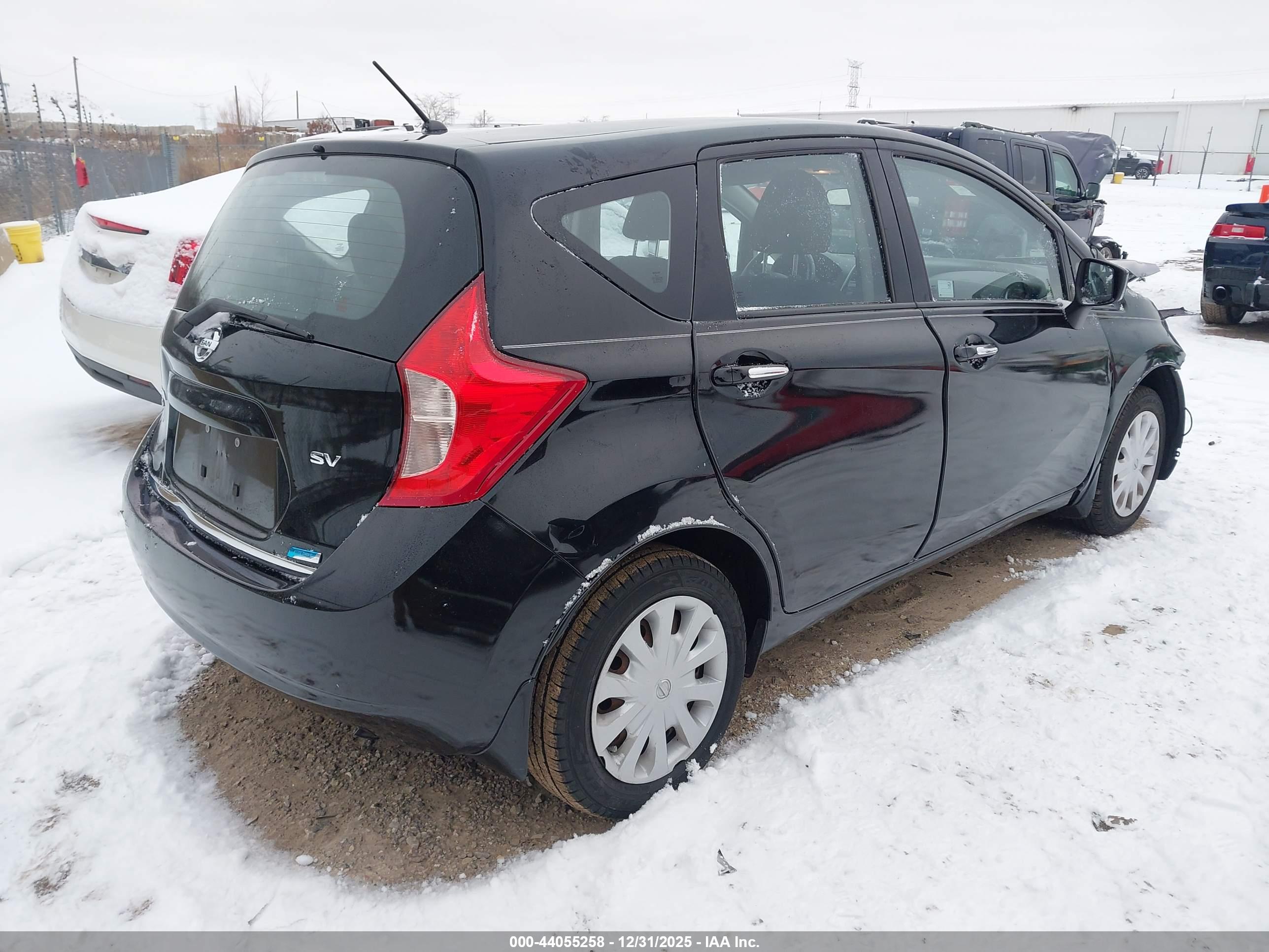NISSAN VERSA image 4