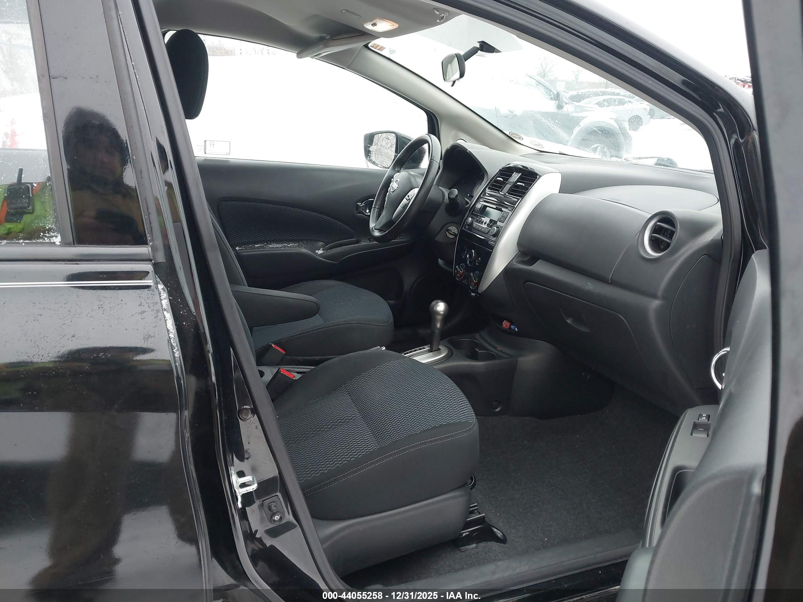 NISSAN VERSA image 5