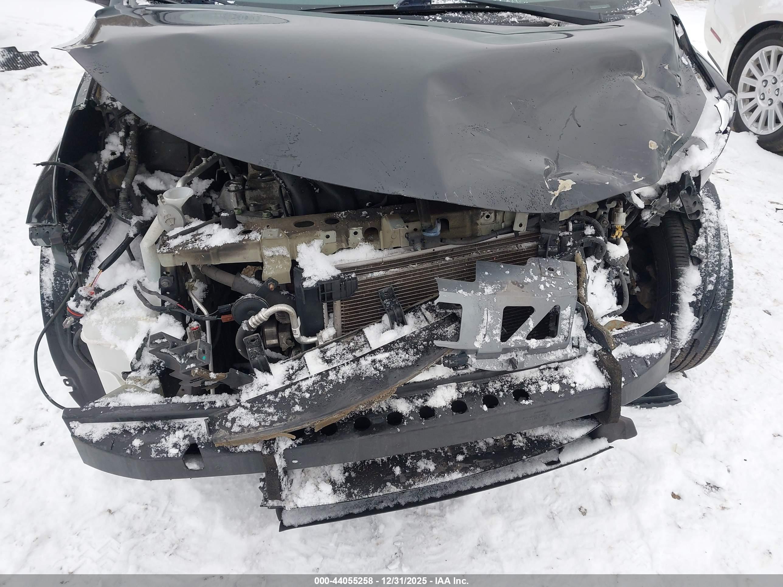 NISSAN VERSA image 6