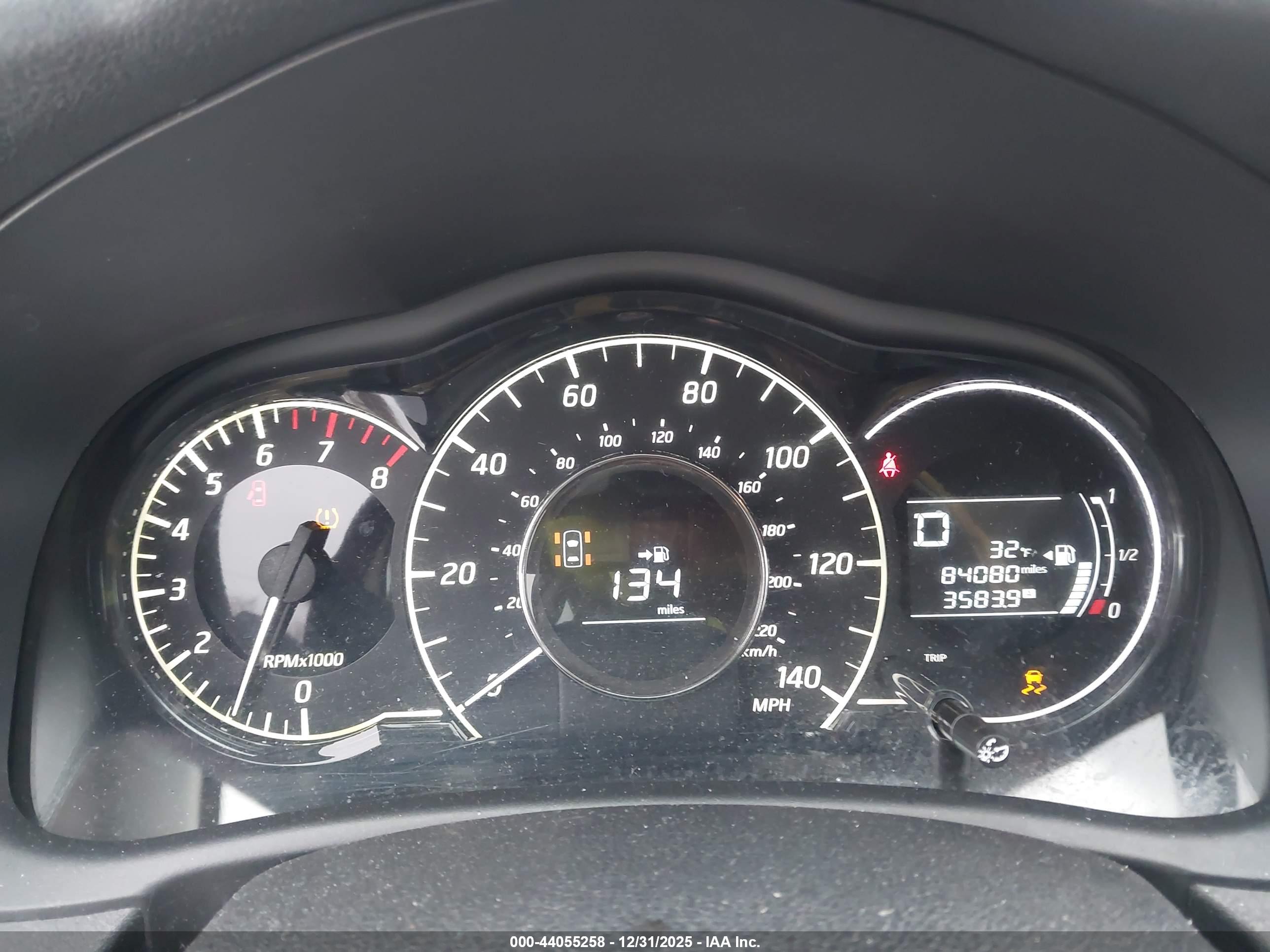 NISSAN VERSA image 7