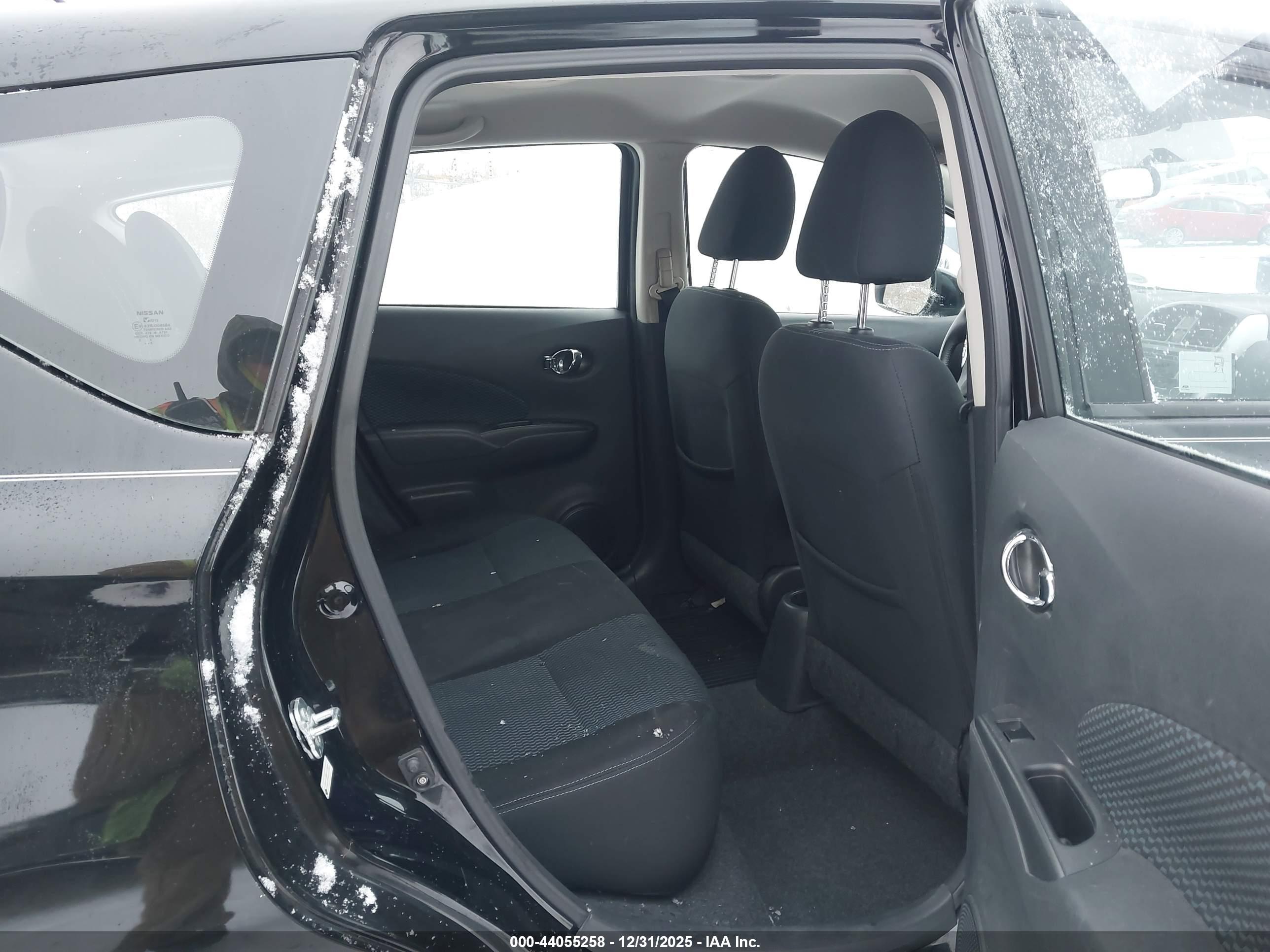 NISSAN VERSA image 8