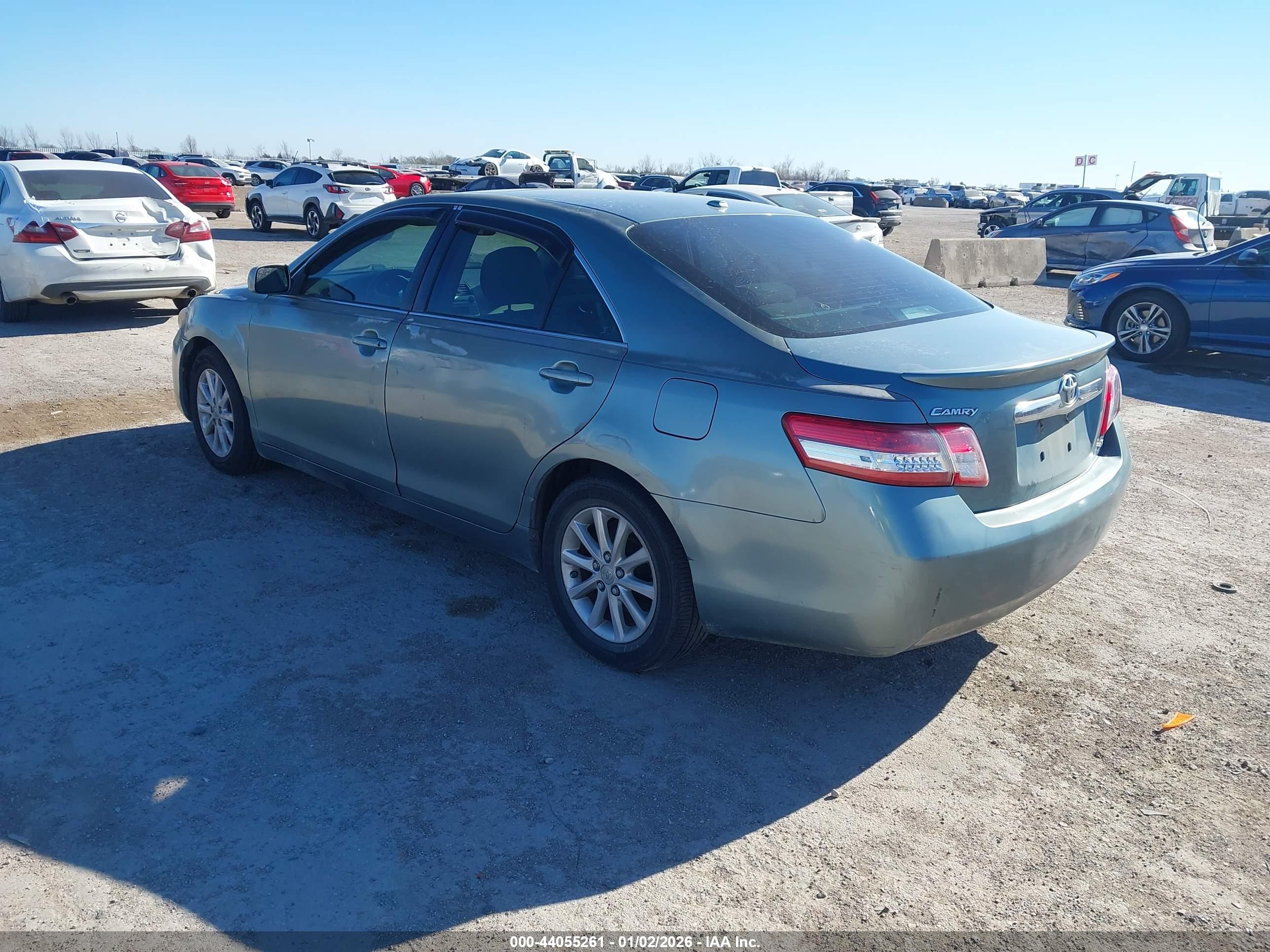 TOYOTA CAMRY image 3