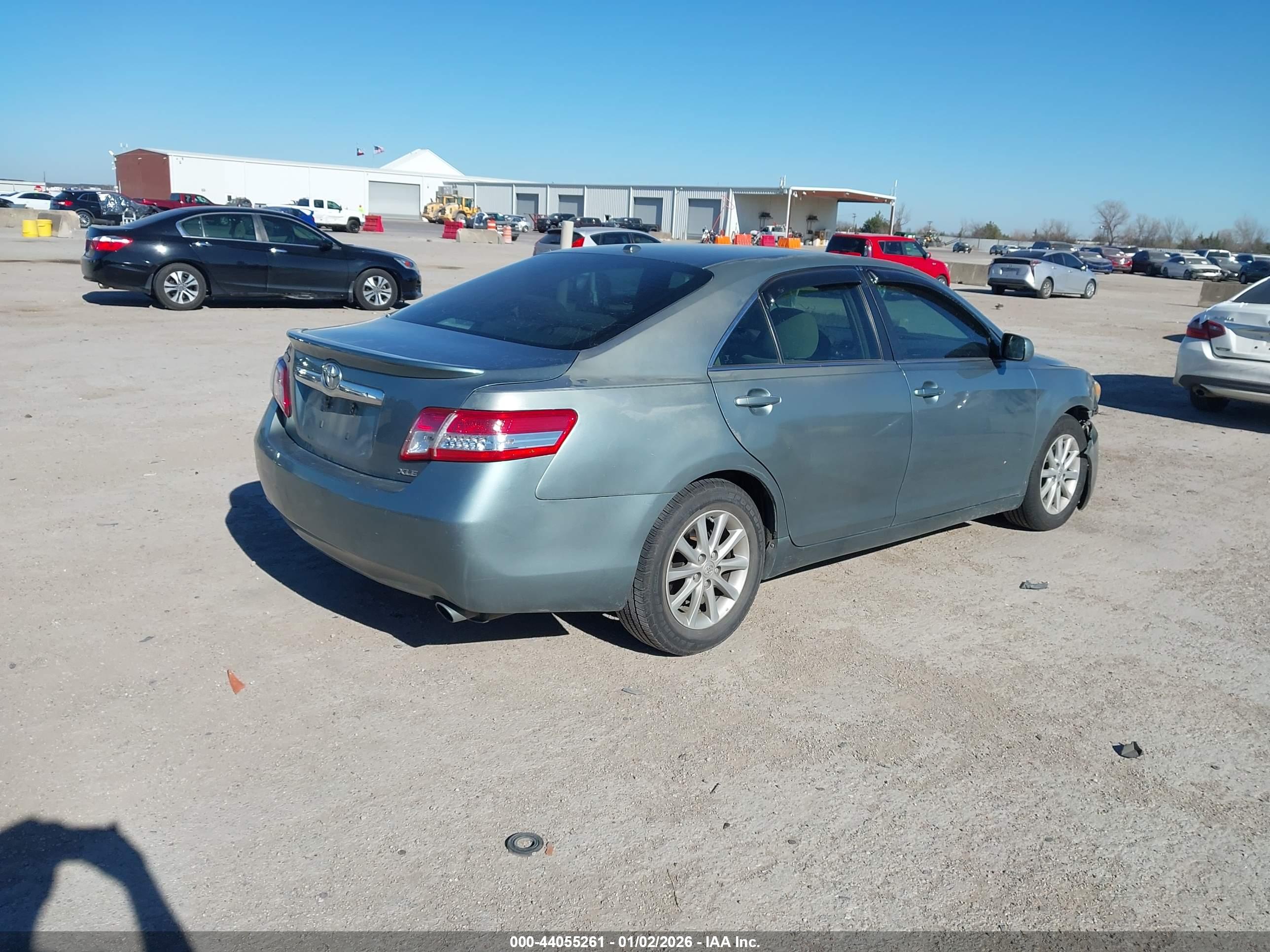 TOYOTA CAMRY image 4
