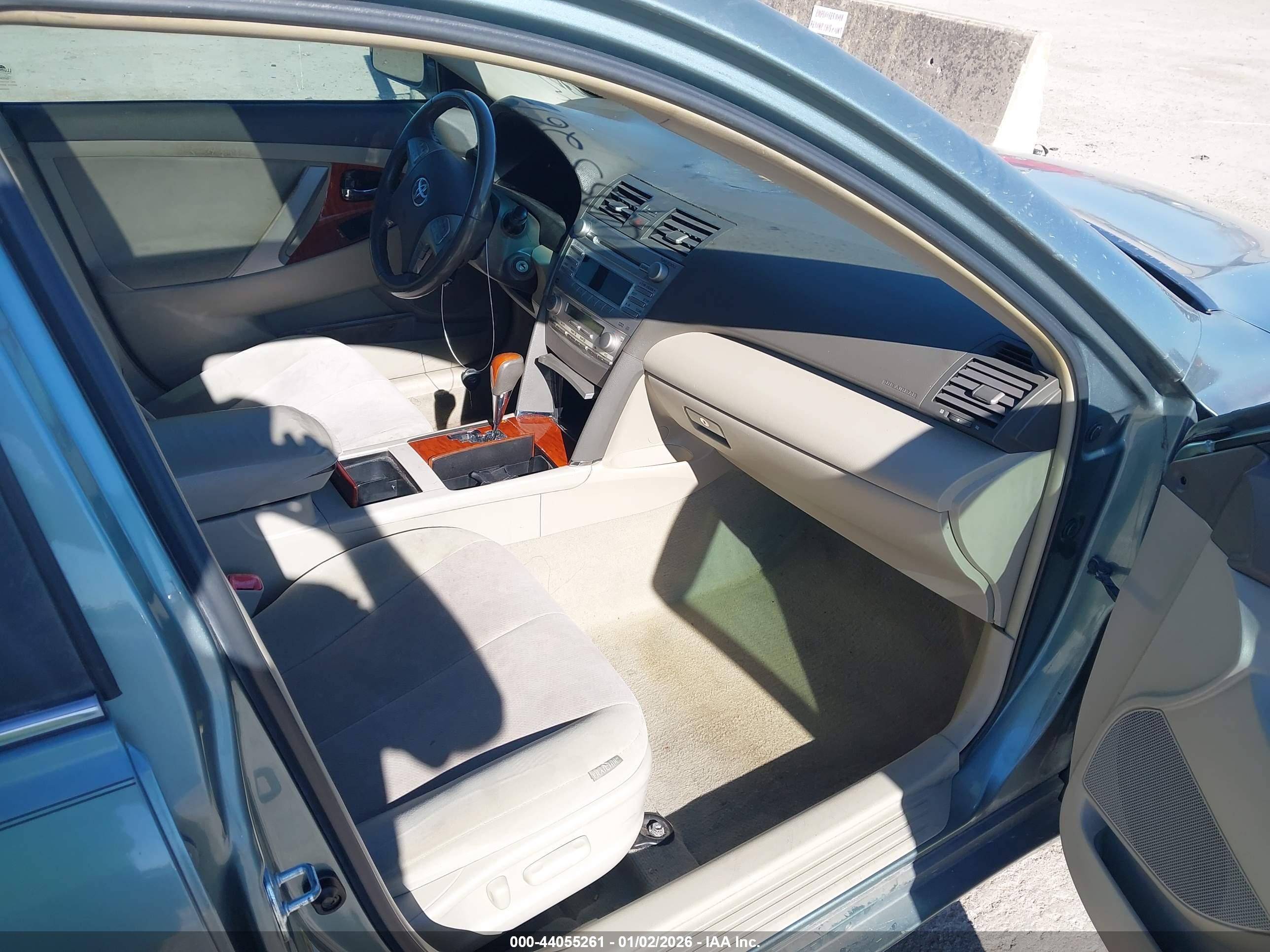TOYOTA CAMRY image 5