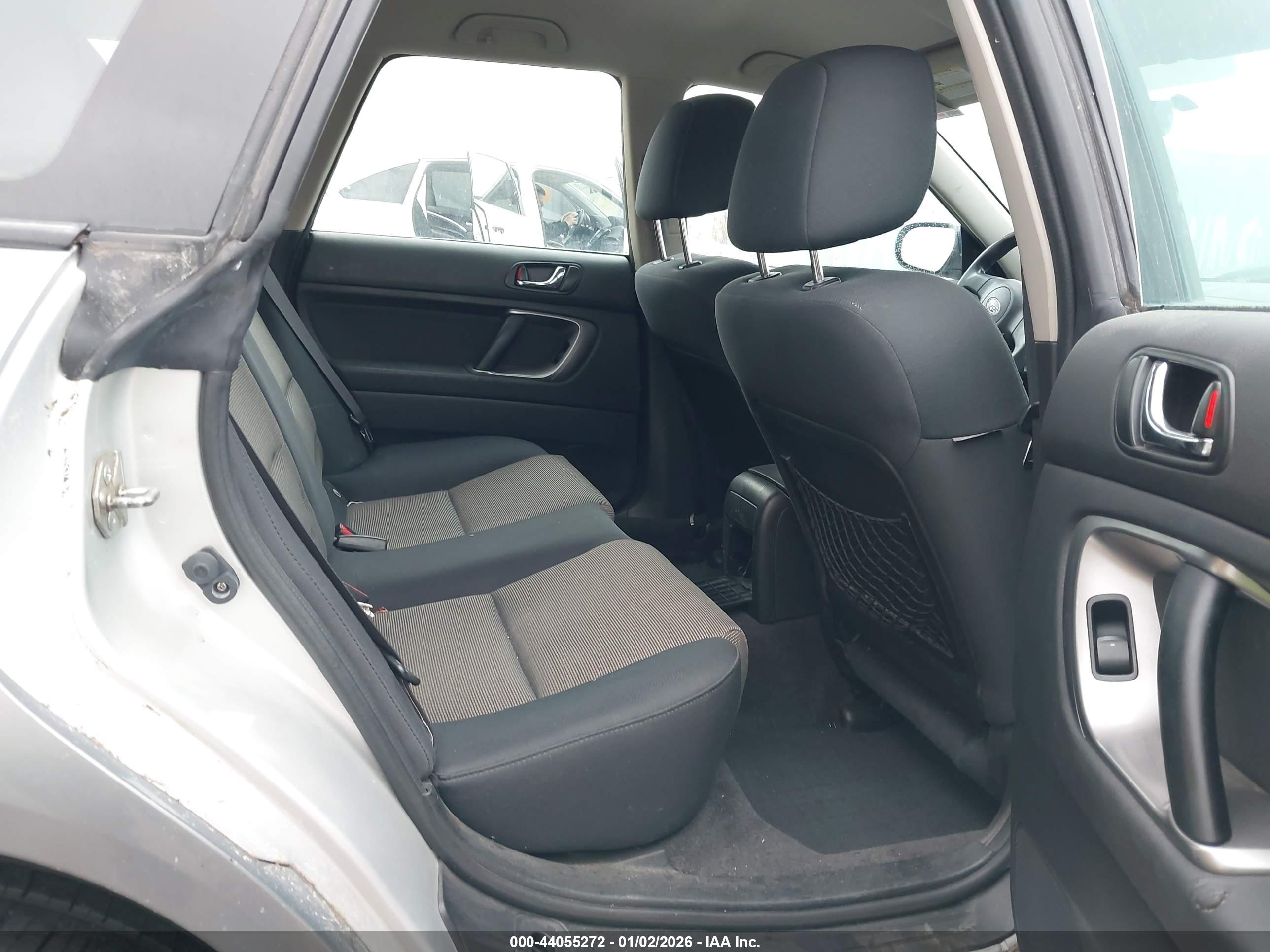 SUBARU OUTBACK image 8