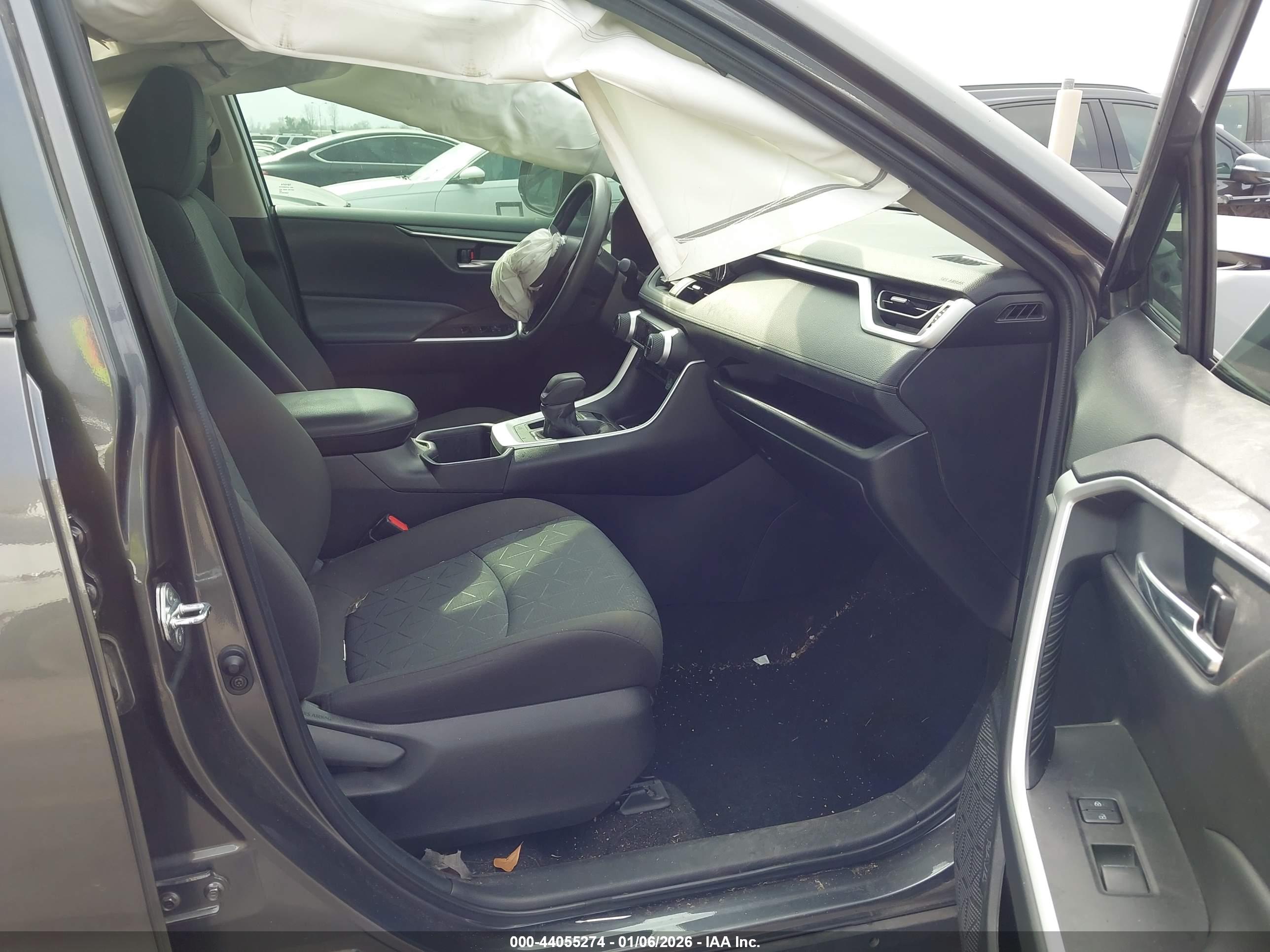 TOYOTA RAV4 image 5