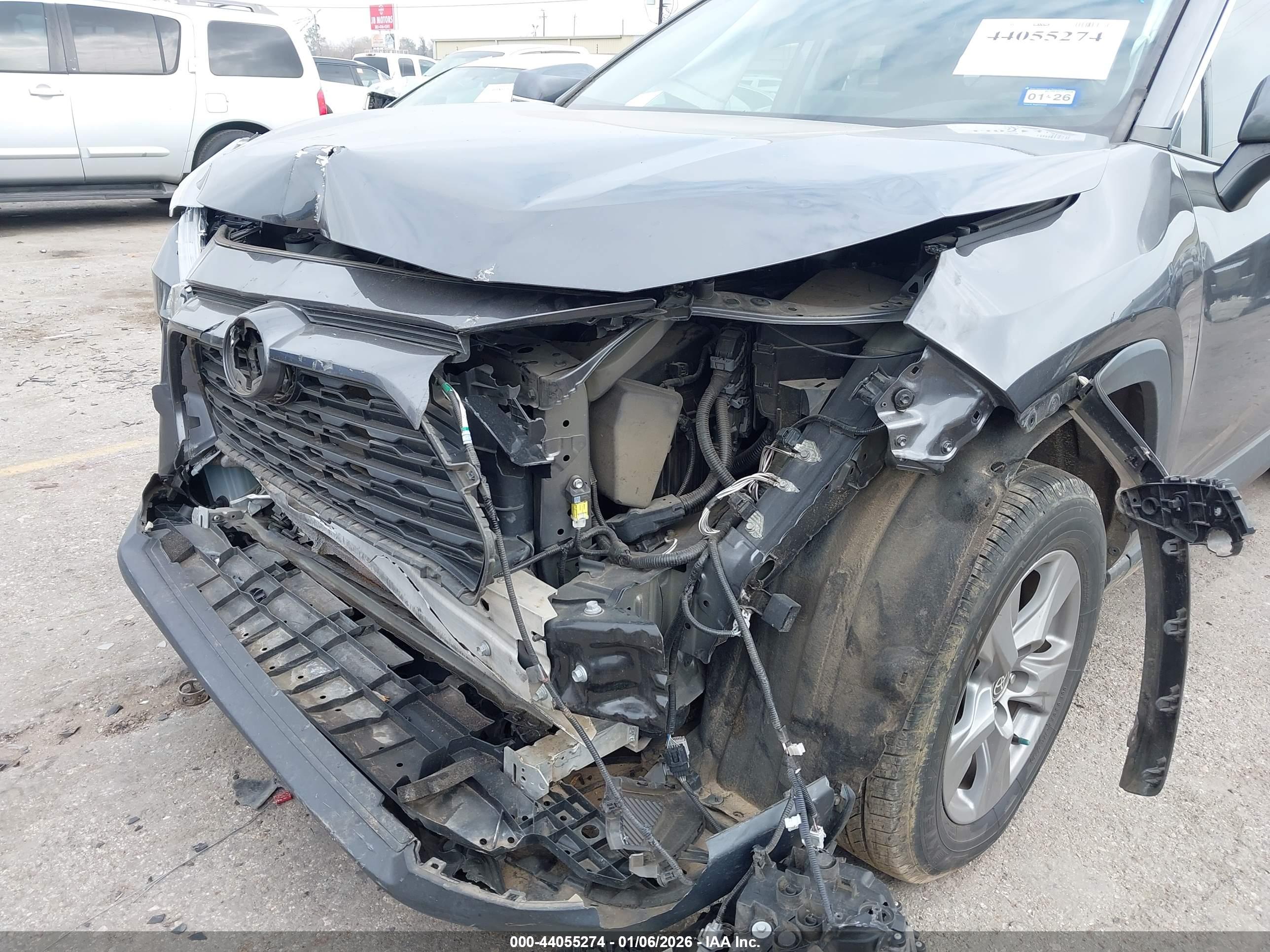 TOYOTA RAV4 image 6