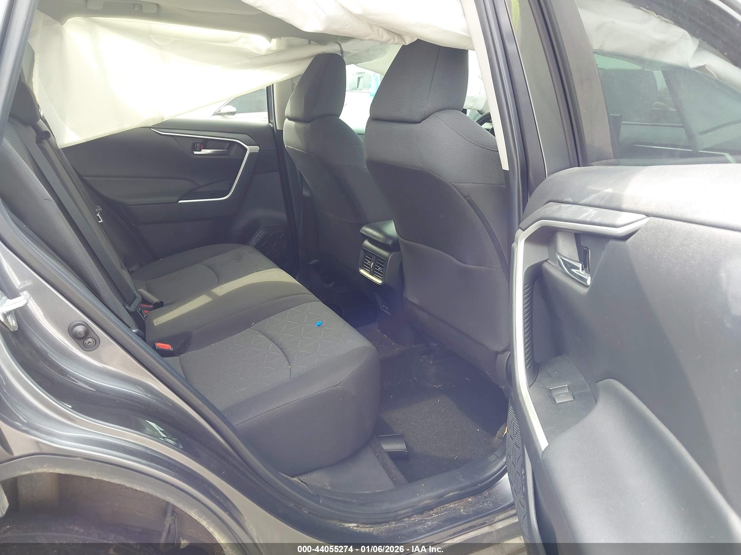 TOYOTA RAV4 image 8