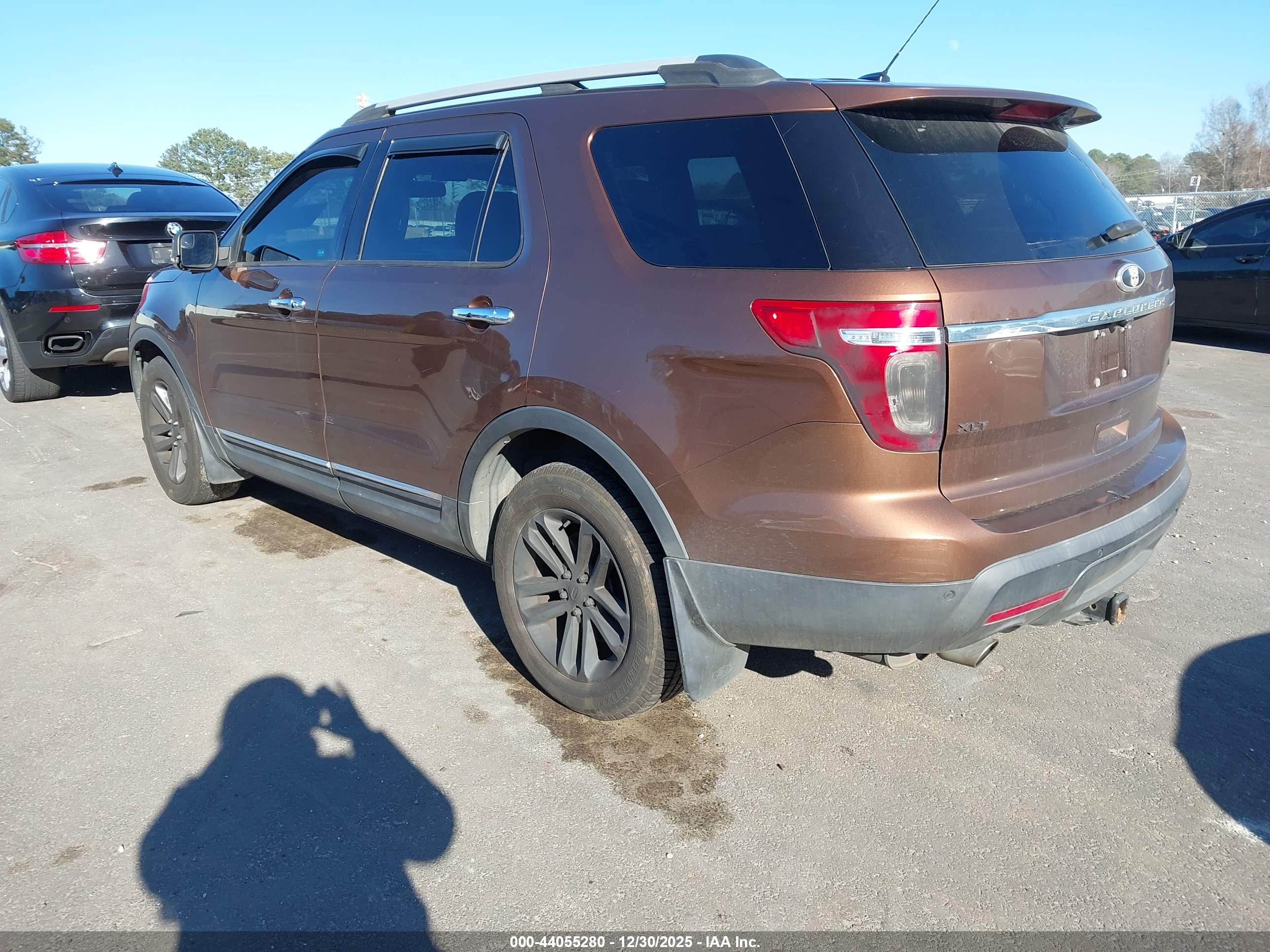FORD EXPLORER image 3