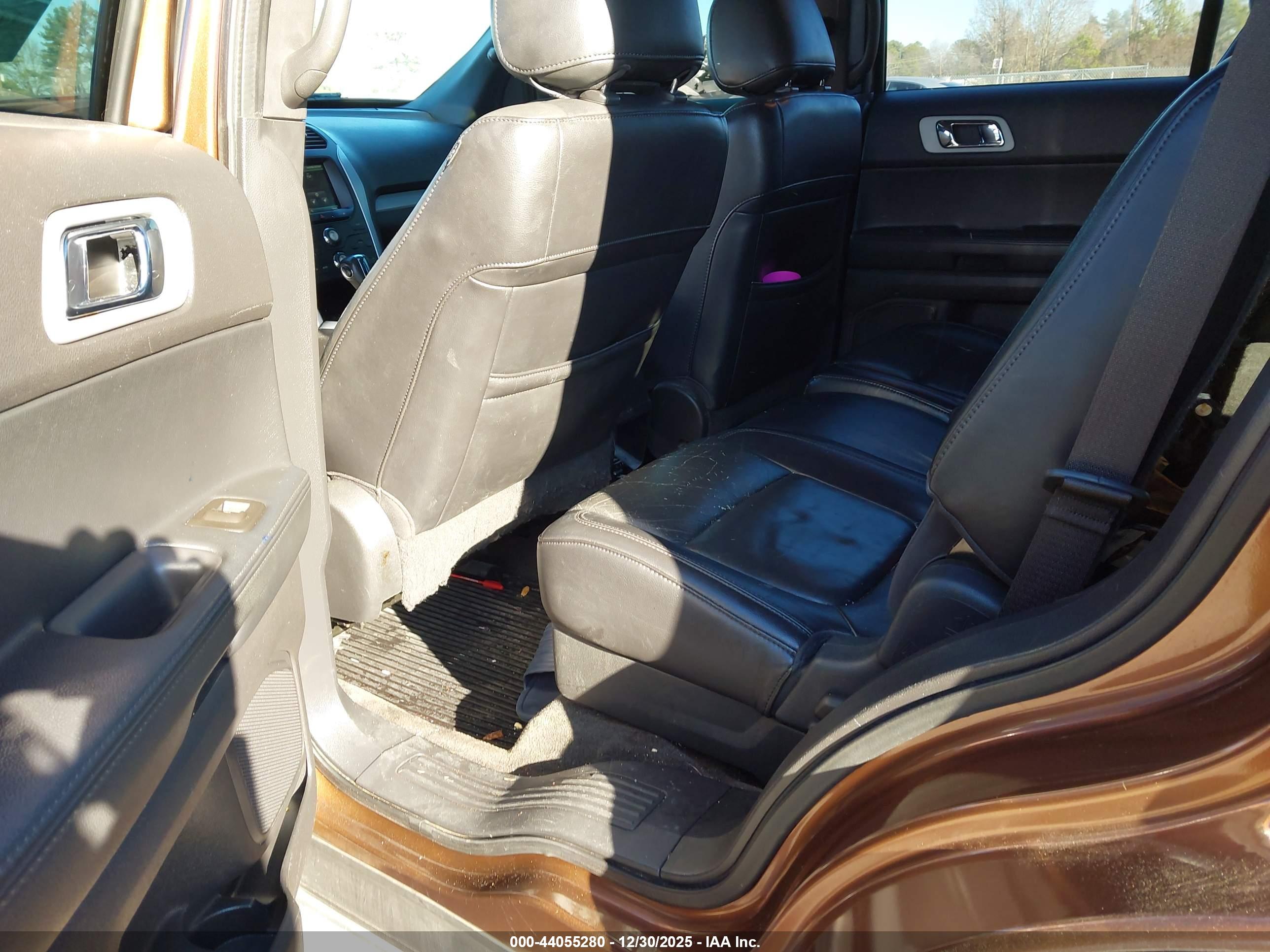 FORD EXPLORER image 8