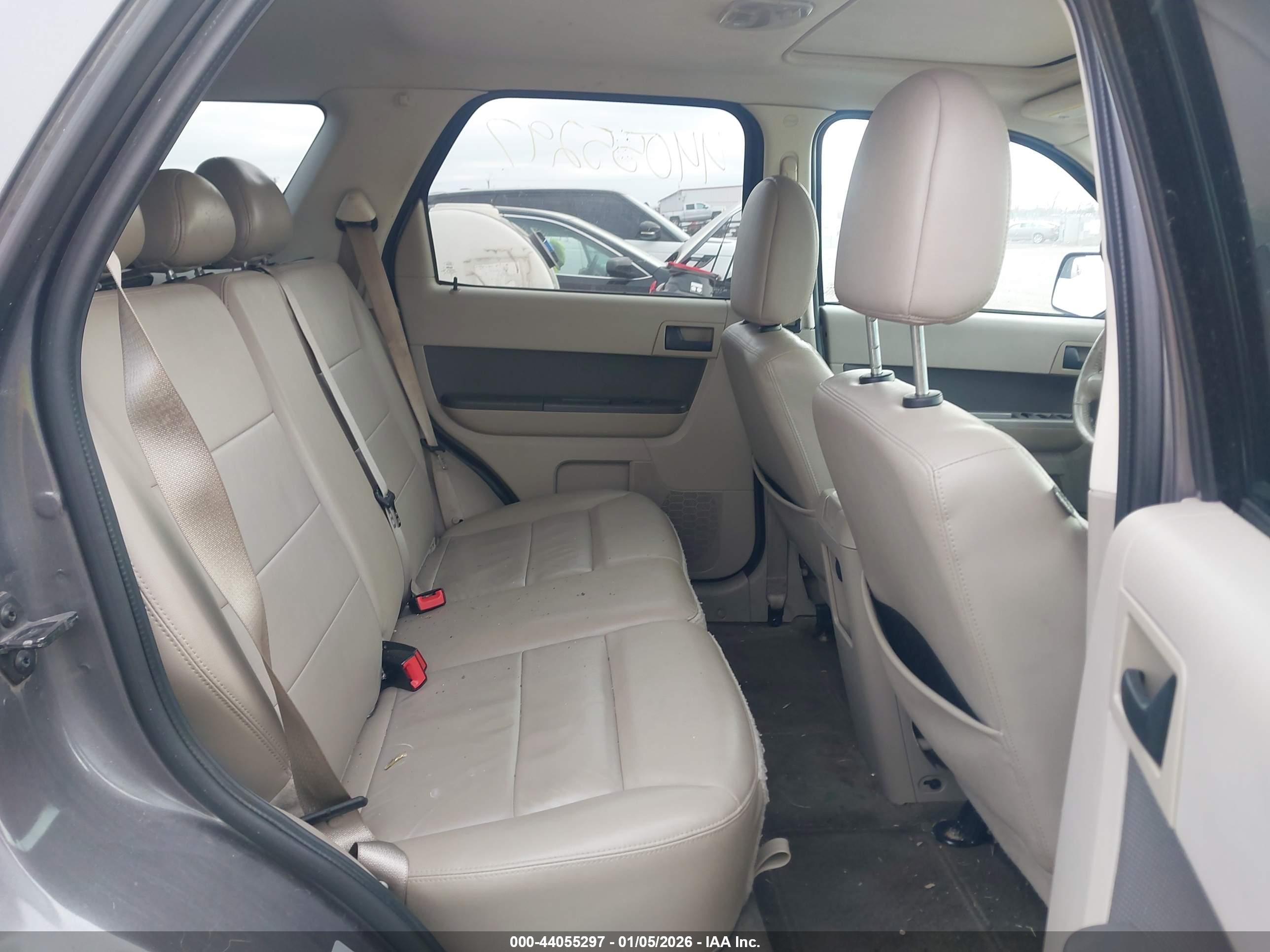 FORD ESCAPE image 8
