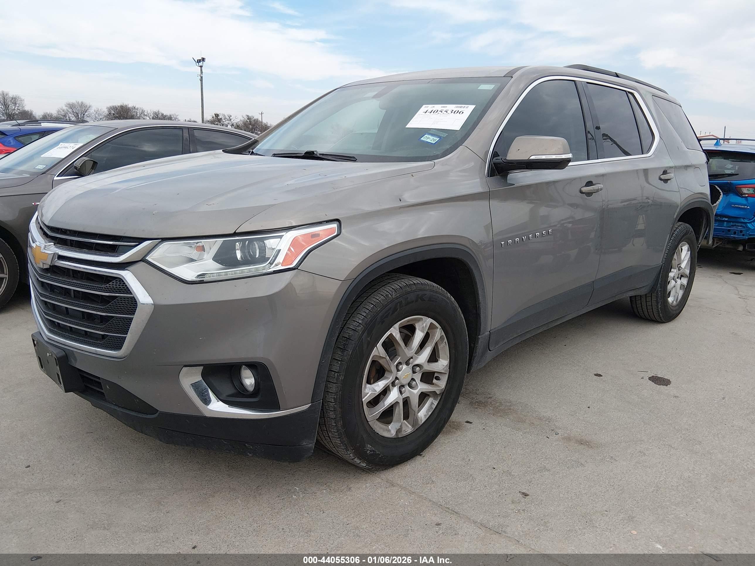 CHEVROLET TRAVERSE image 2