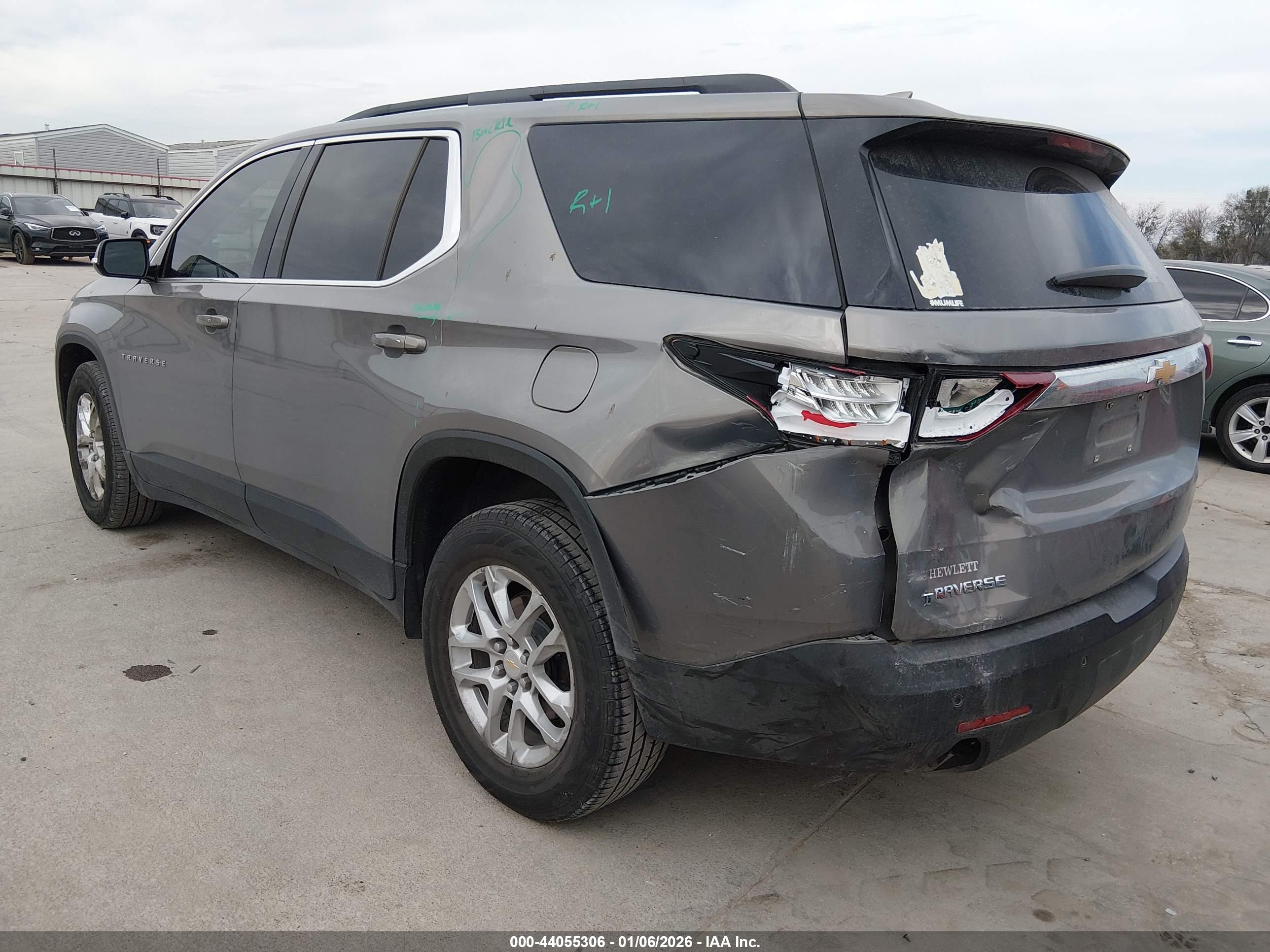 CHEVROLET TRAVERSE image 3
