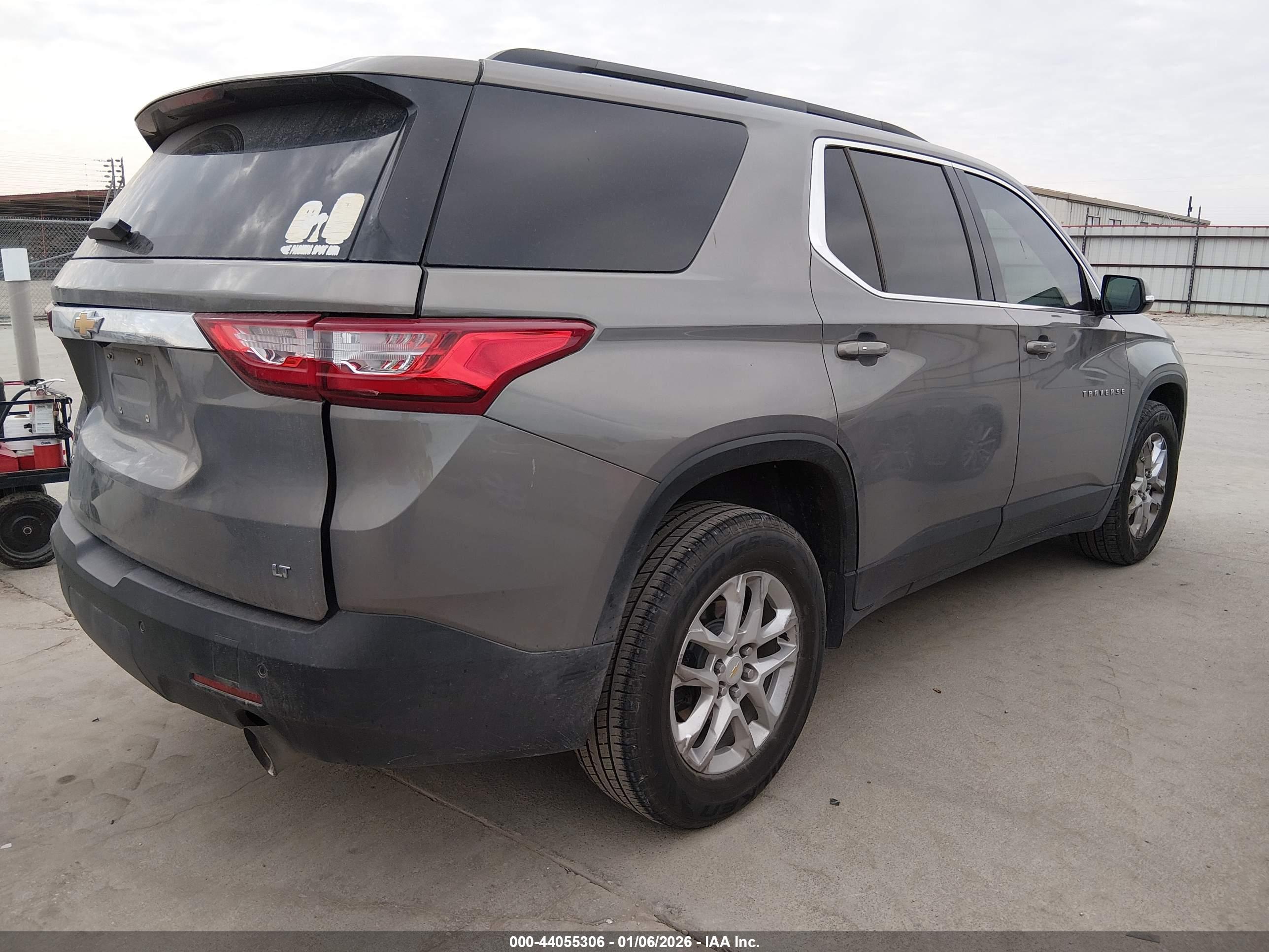 CHEVROLET TRAVERSE image 4