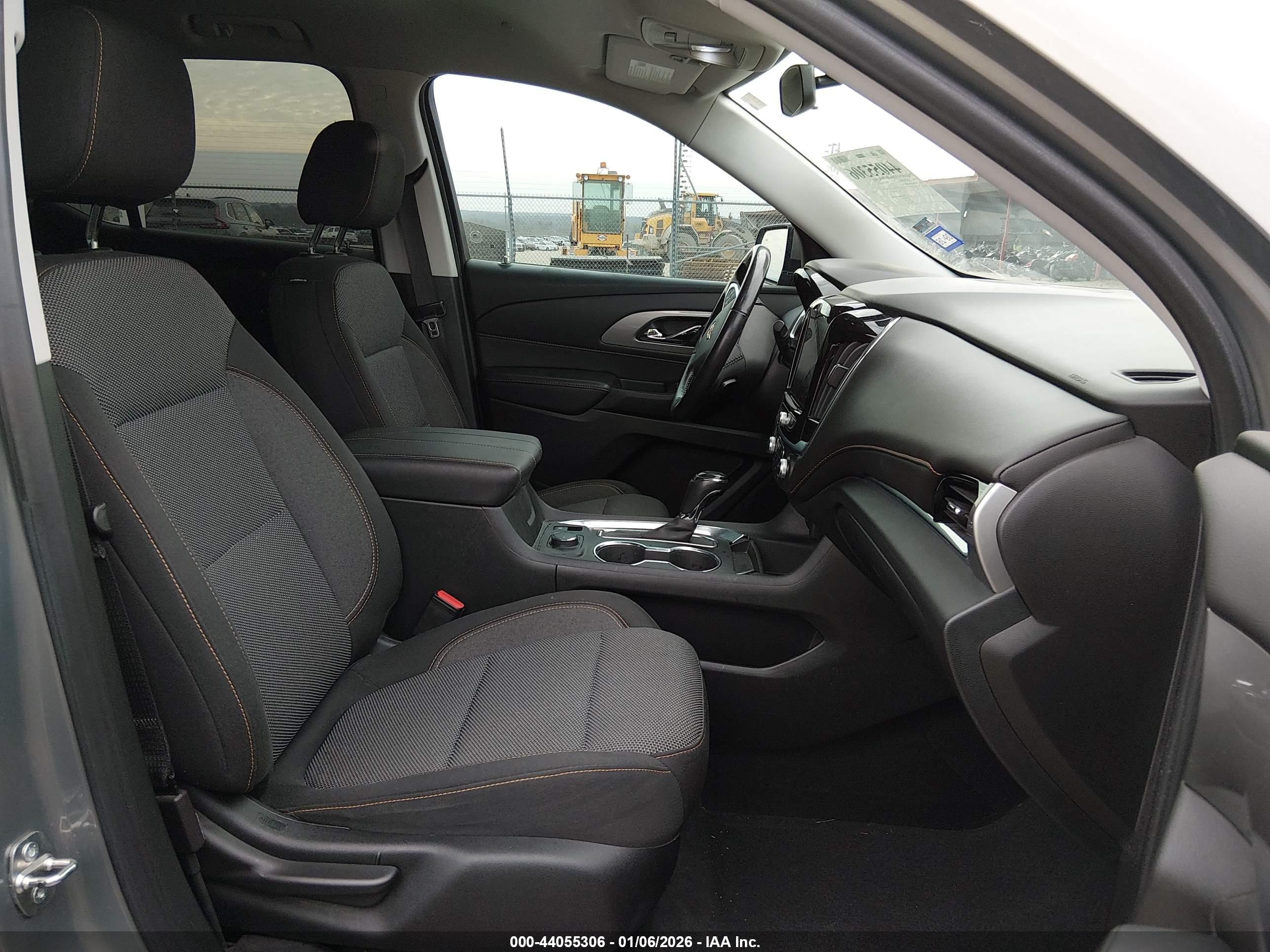 CHEVROLET TRAVERSE image 5