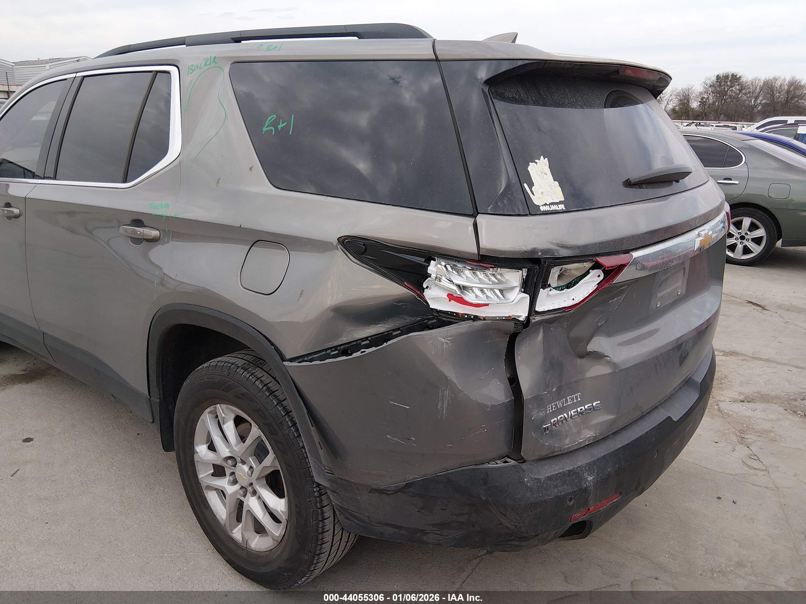 CHEVROLET TRAVERSE image 6