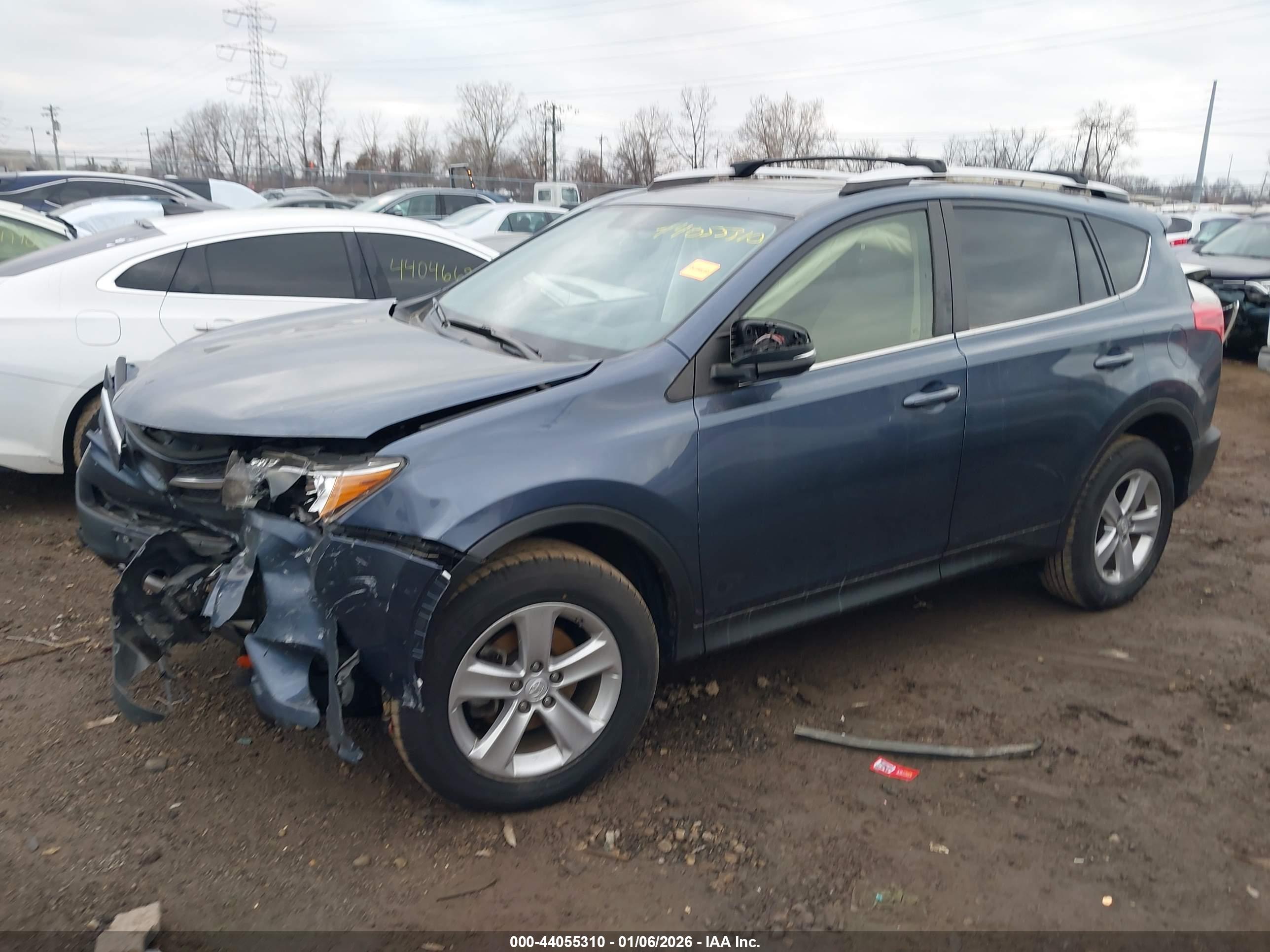 TOYOTA RAV4 image 2