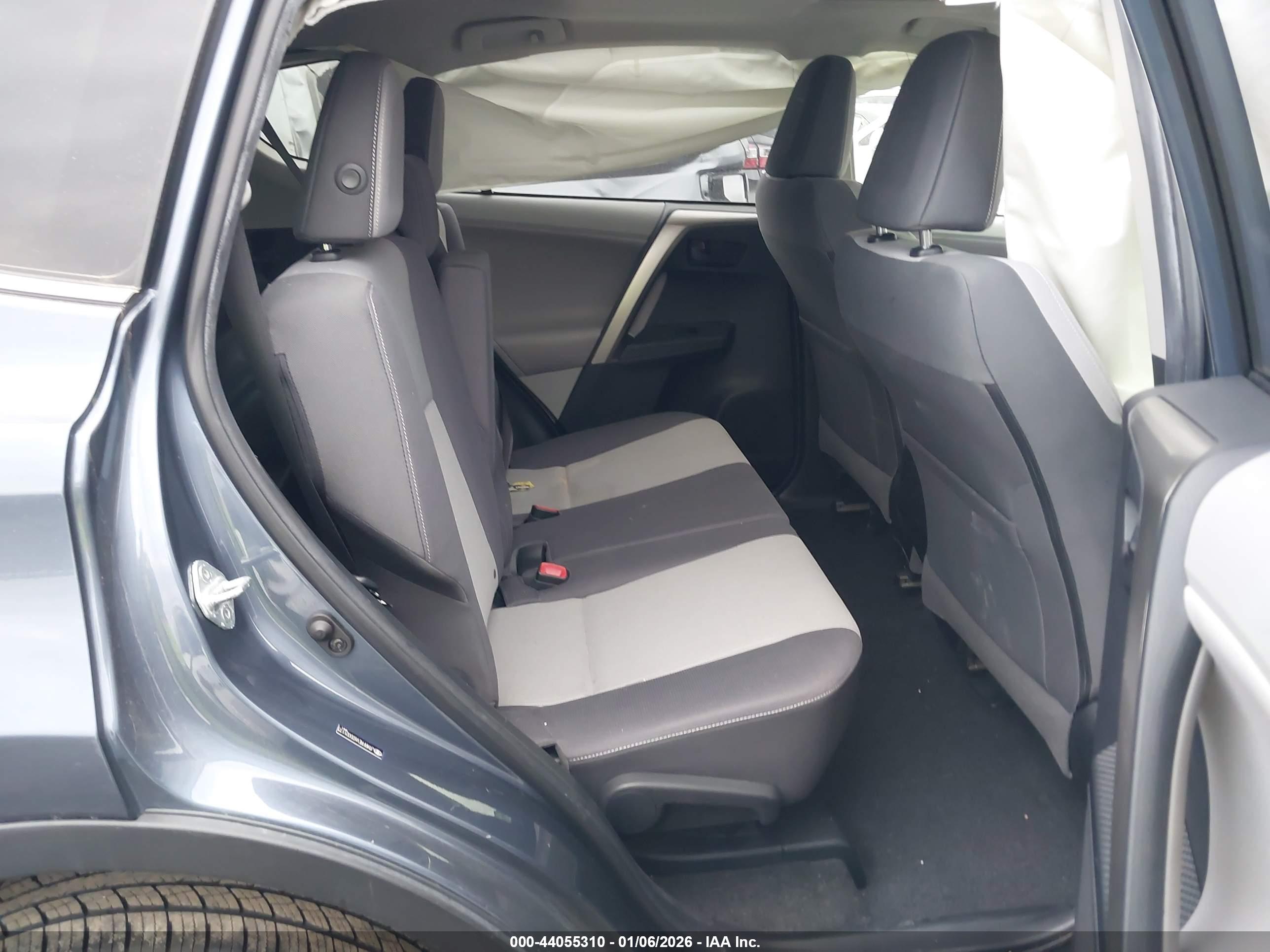 TOYOTA RAV4 image 8