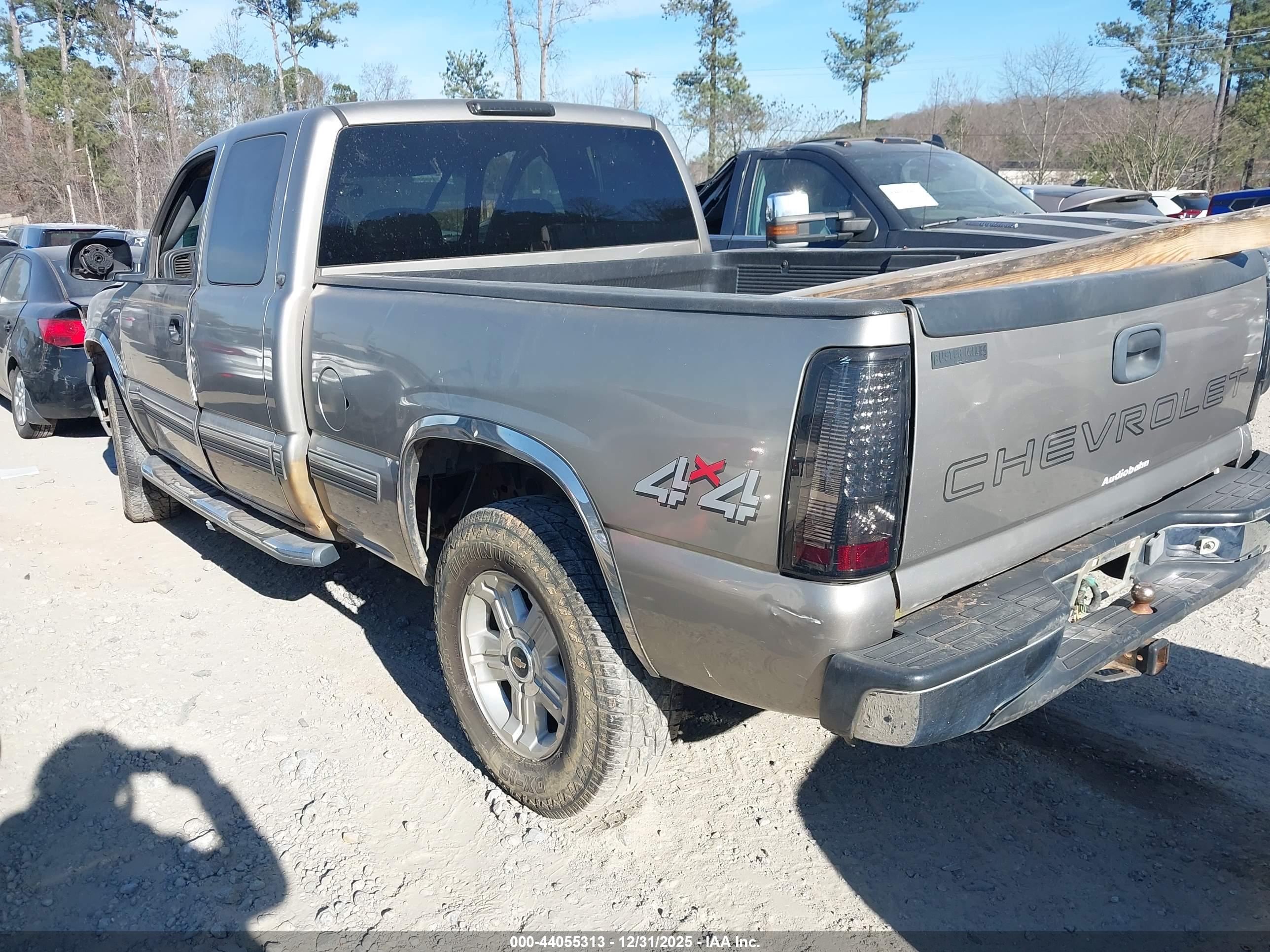 CHEVROLET SILVERADO image 3